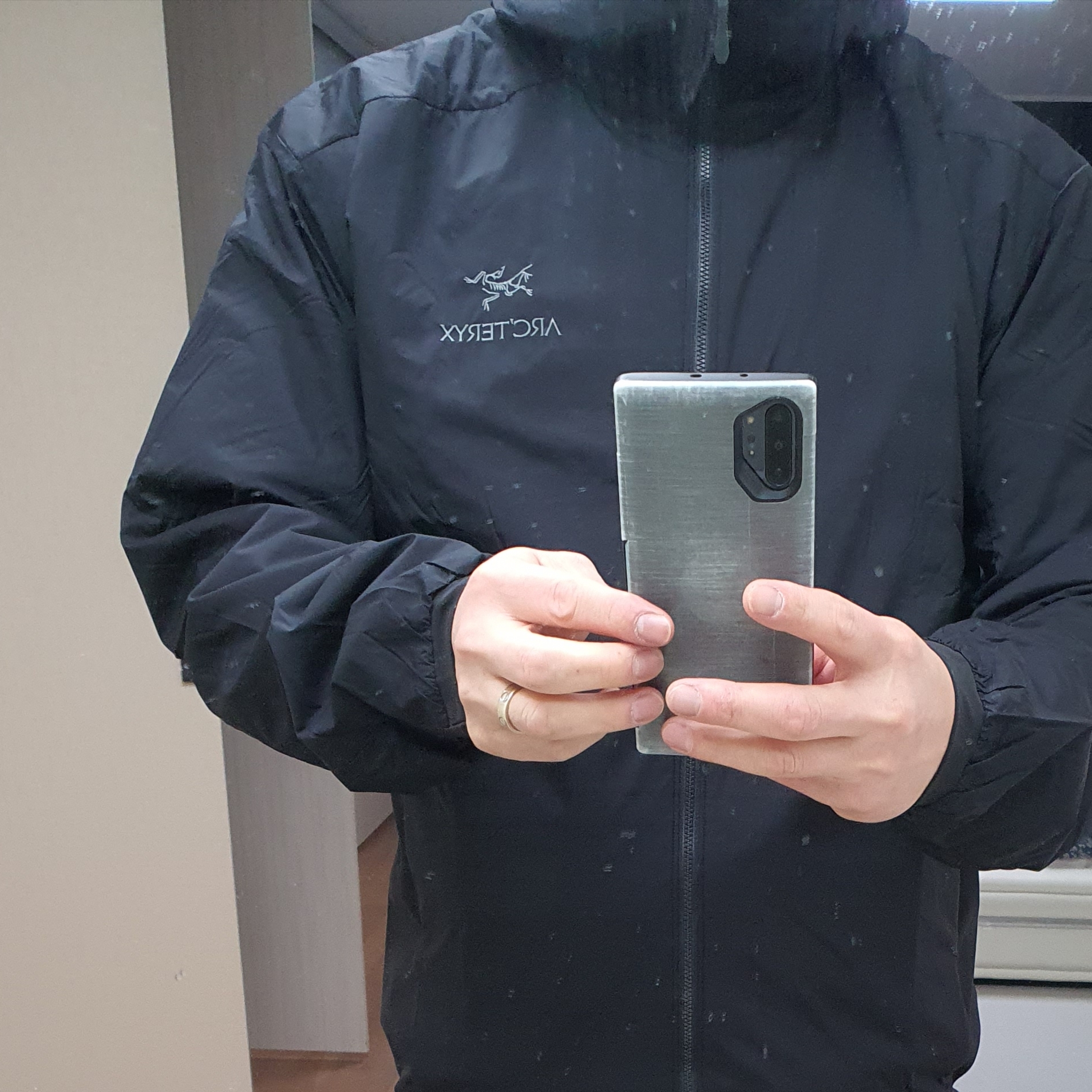 Arc'teryx Atom LT Hoody Black 착용 스타일
