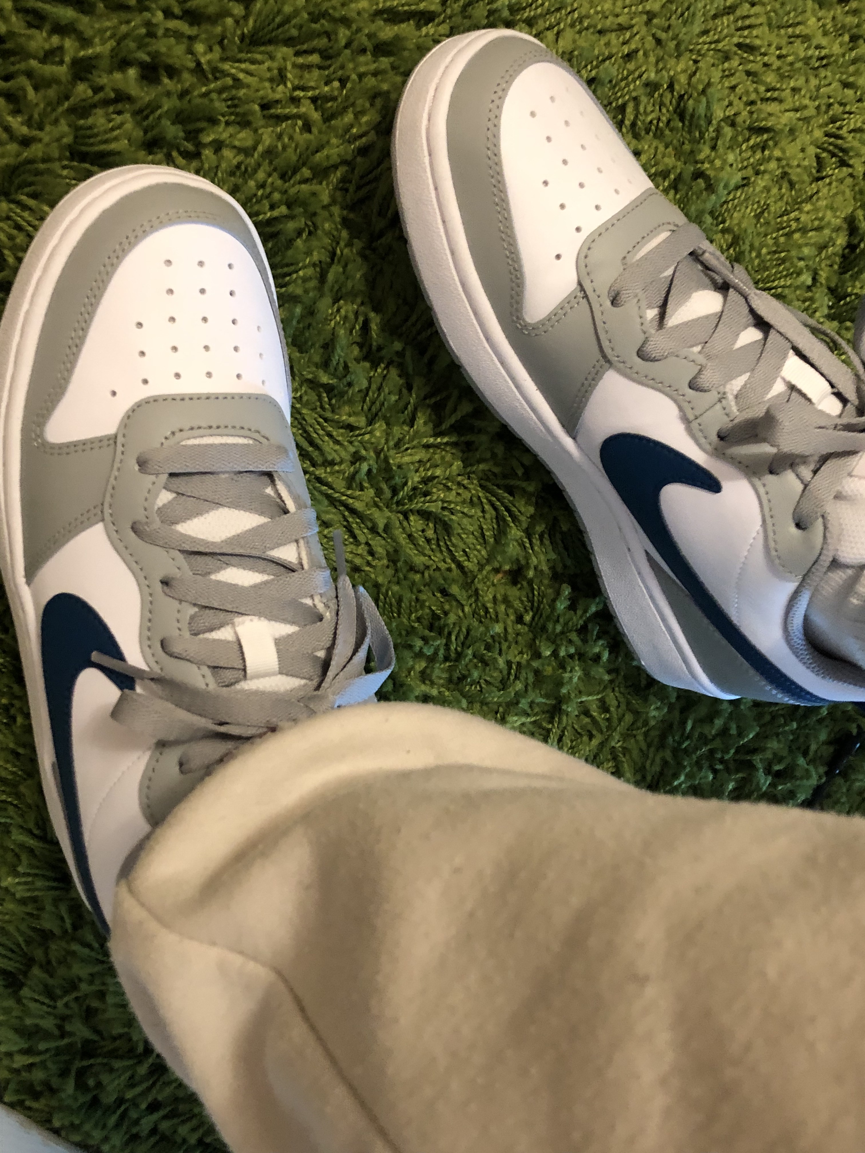 (GS) Nike Court Borough Low 2 Light Smoke Grey 착용 스타일 - 1