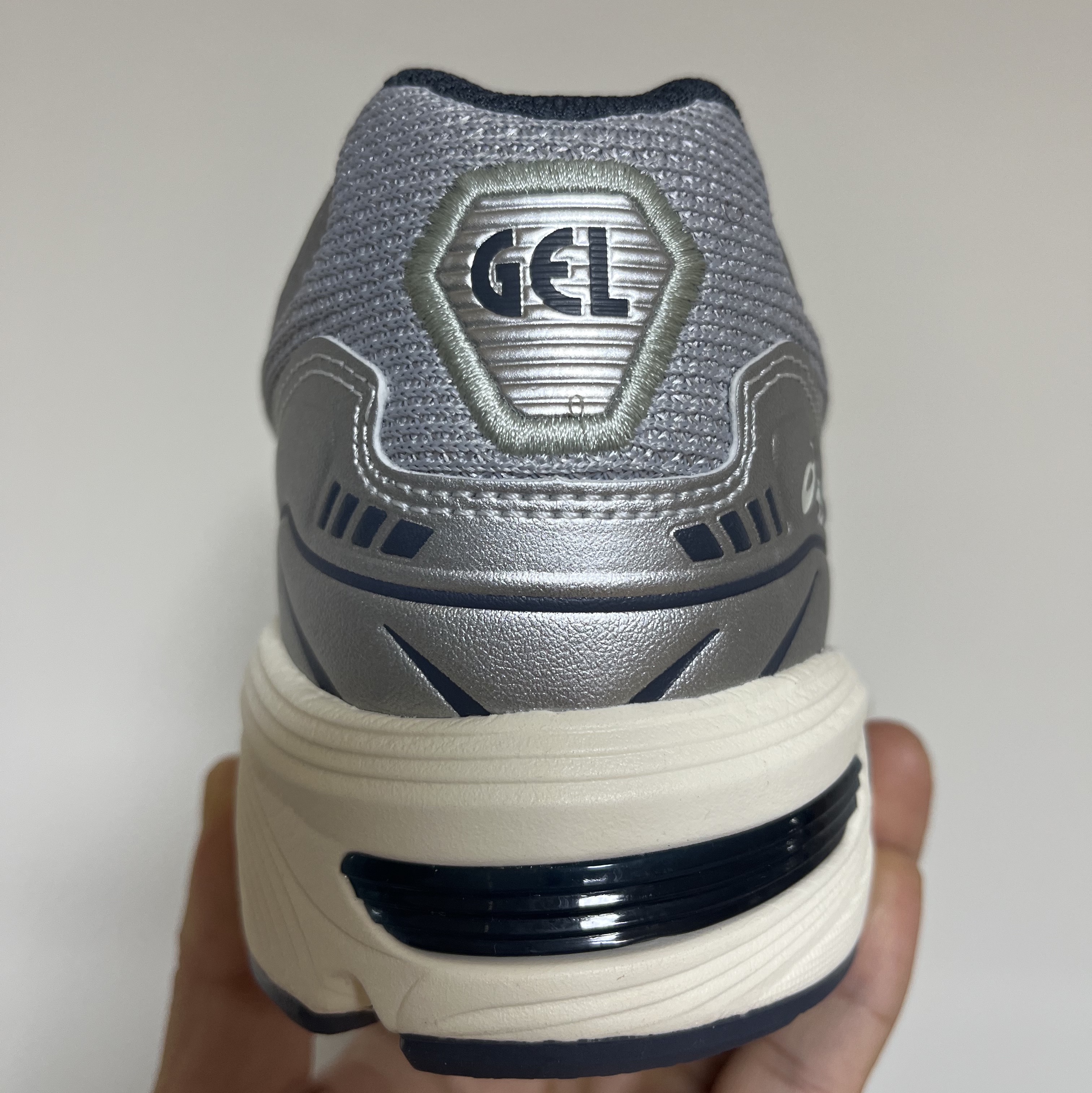 Asics Gel-1090 Piedmont Grey 착용 스타일 - 3