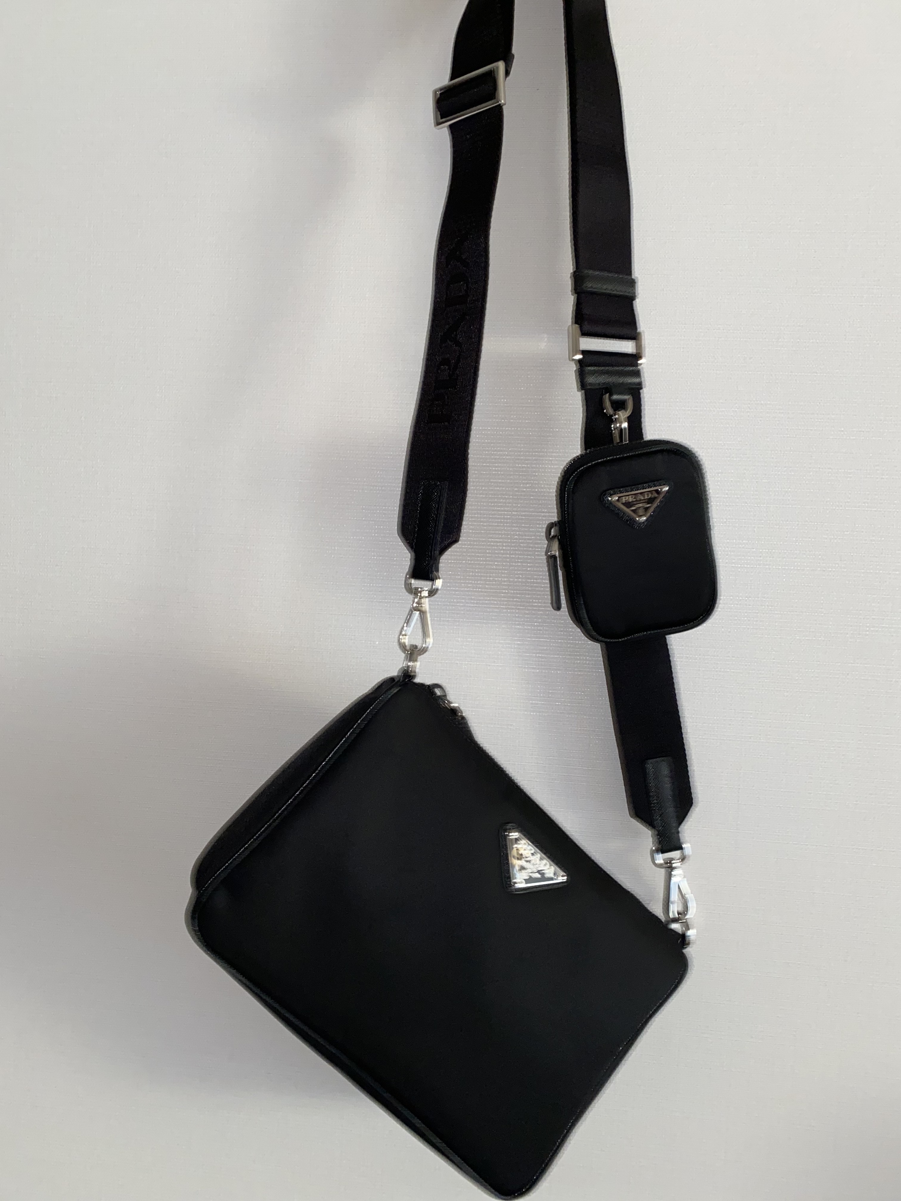 Prada Re-Nylon and Saffiano Leather Shoulder Bag Black 착용 스타일