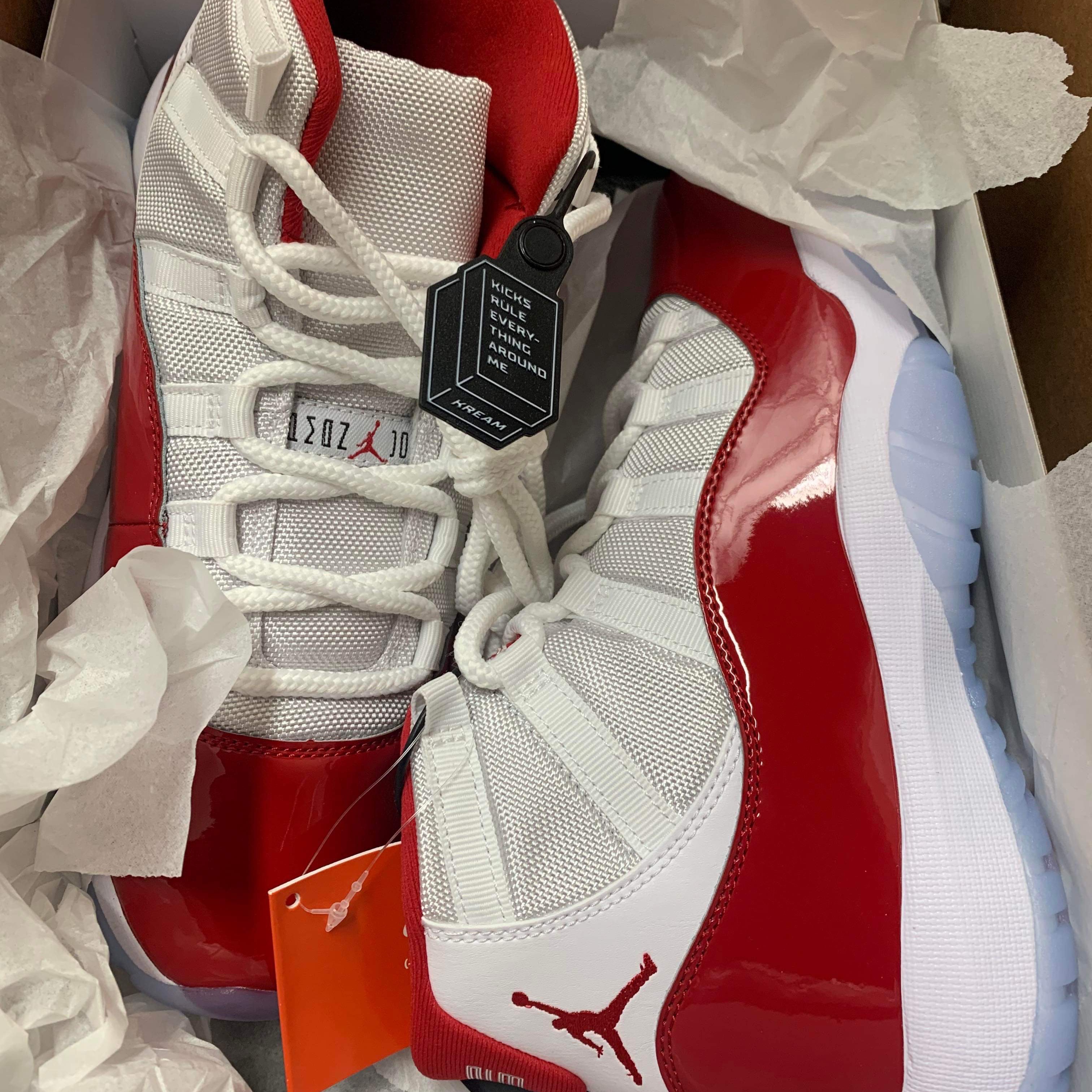 Jordan 11 Retro Varsity Red 착용 스타일