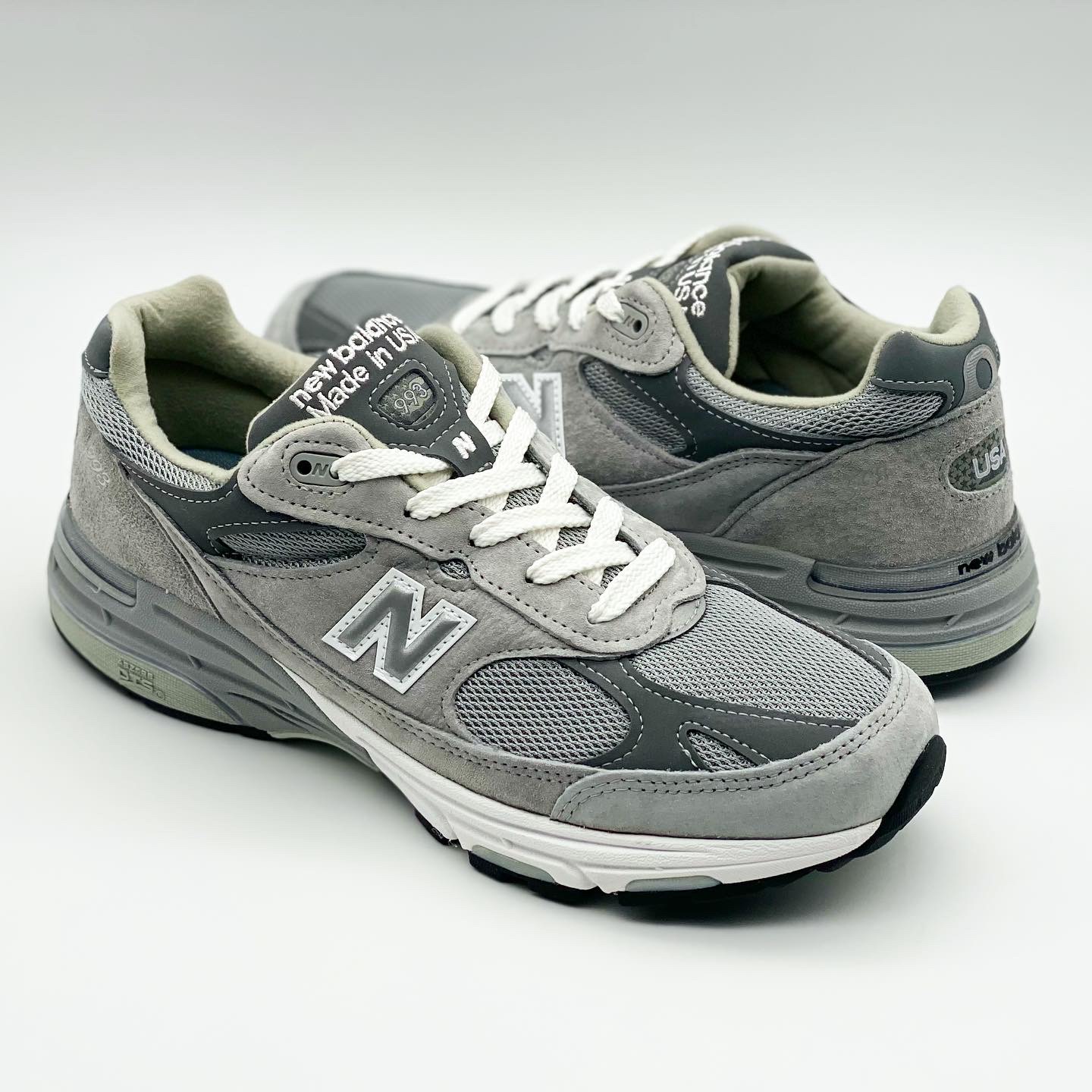 (W) New Balance 993 Made in USA Grey - B Standard 착용 스타일 - 2