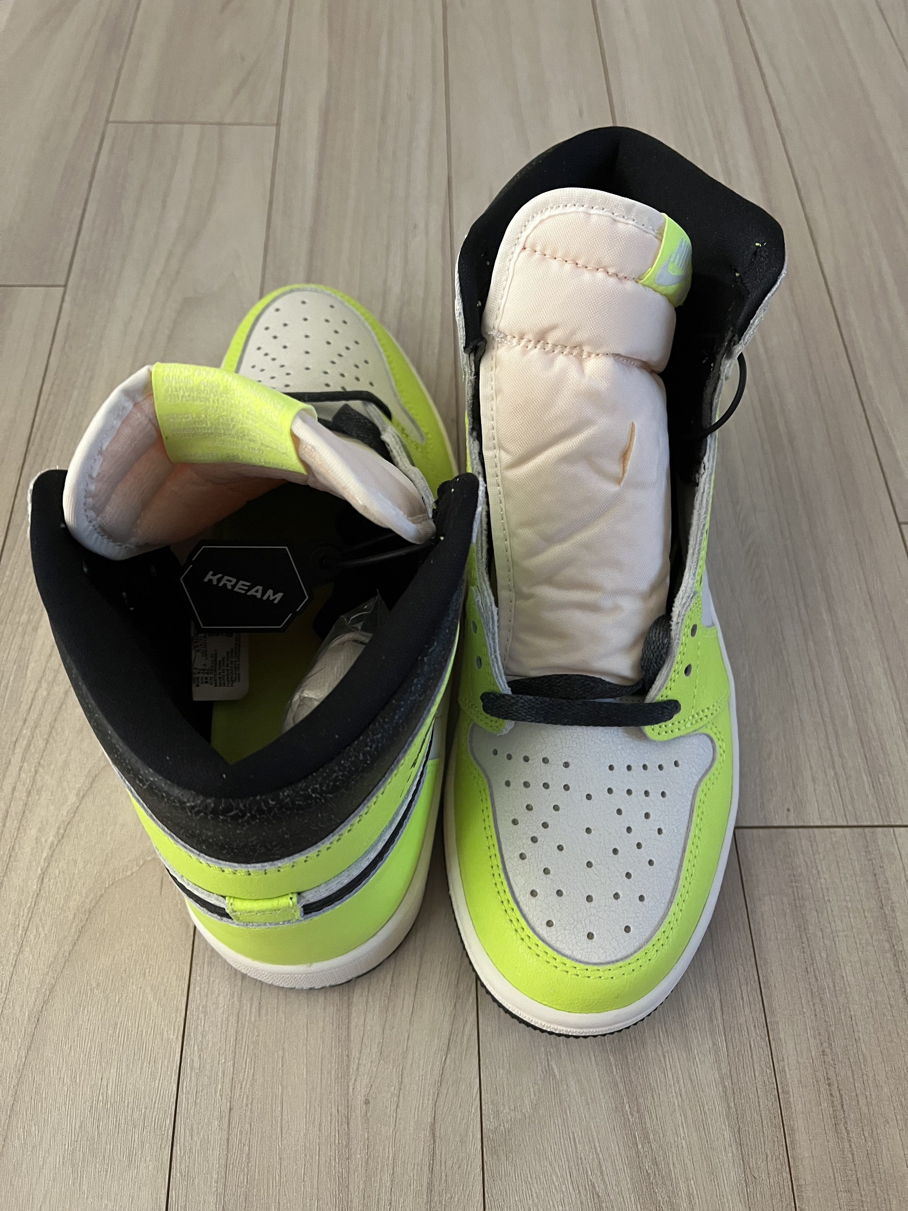 Jordan 1 Retro High OG Volt 착용 스타일 - 1