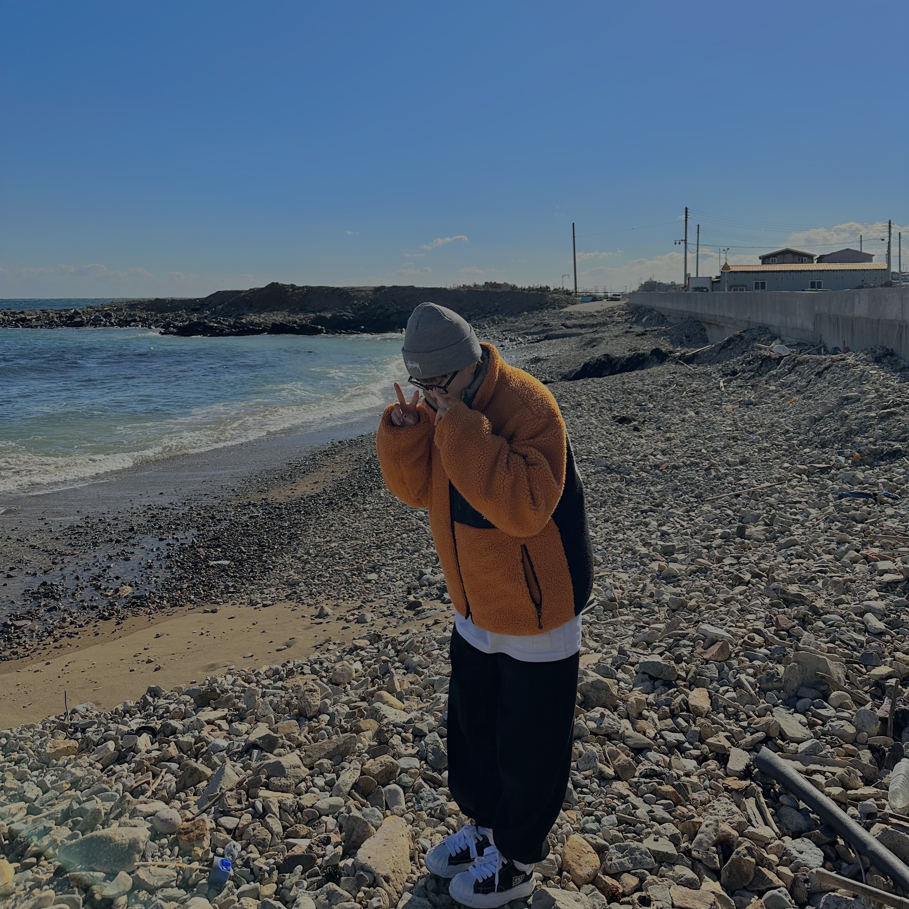 Stussy 8 Ball Sherpa Jacket Orange, Maison Mihara Yasuhiro Blakey OG Sole Canvas Low-top Sneakers Black White 착용 스타일 - 2