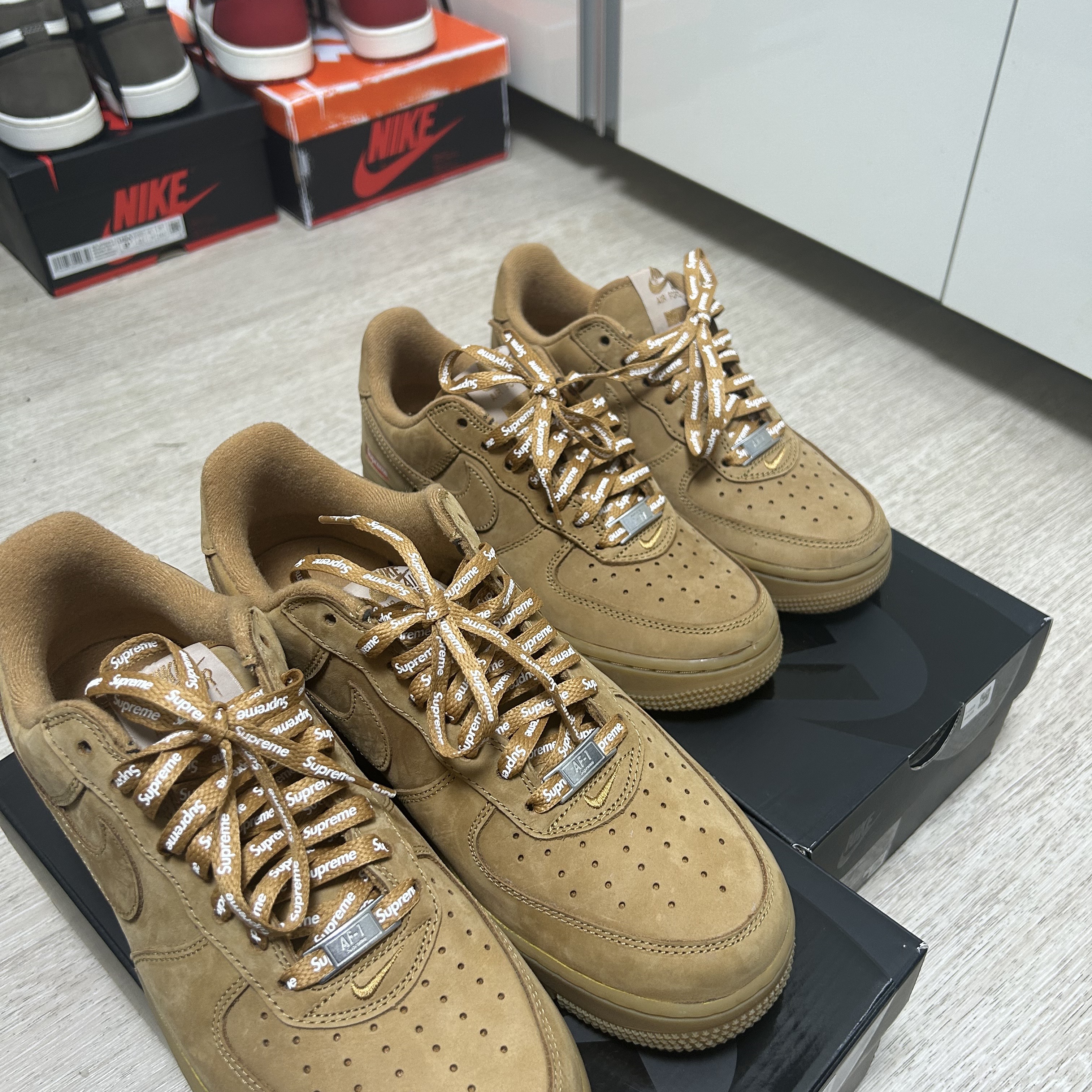 Nike x Supreme Air Force 1 Low Flax 착용 스타일 - 2