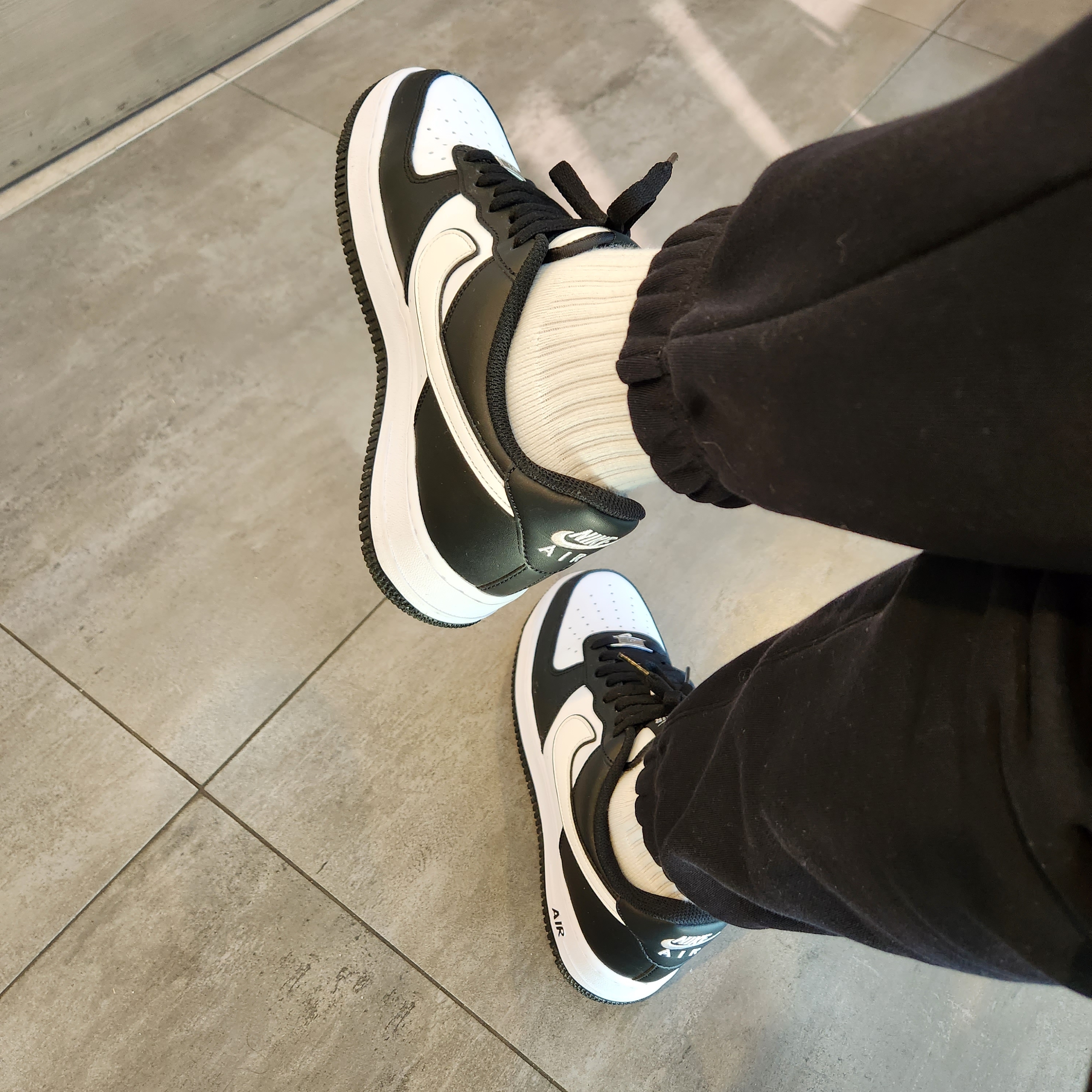 Nike Air Force 1 '07 Black White 착용 스타일