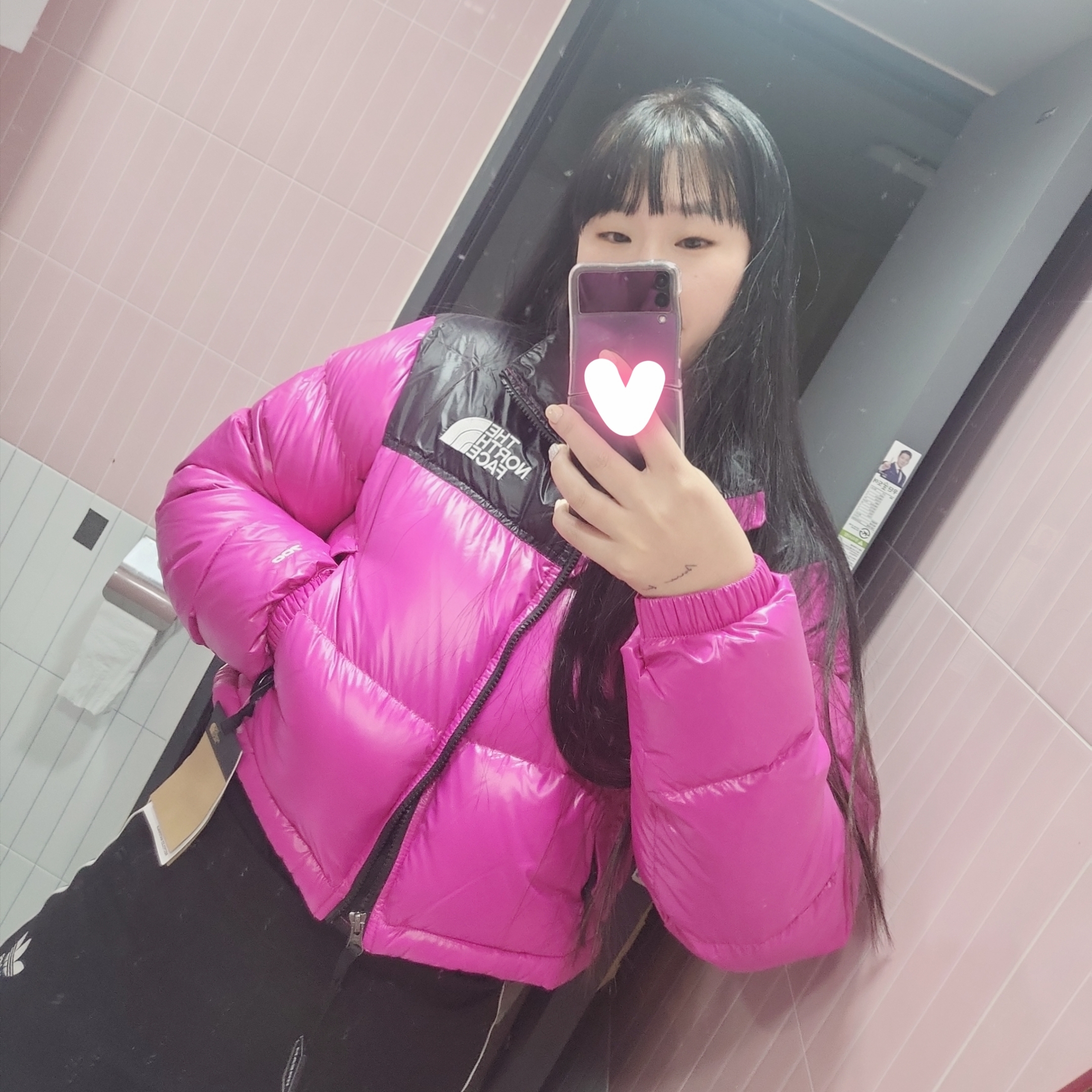 (W) The North Face Nuptse Short Jacket Fuchsia Pink 착용 스타일 - 1