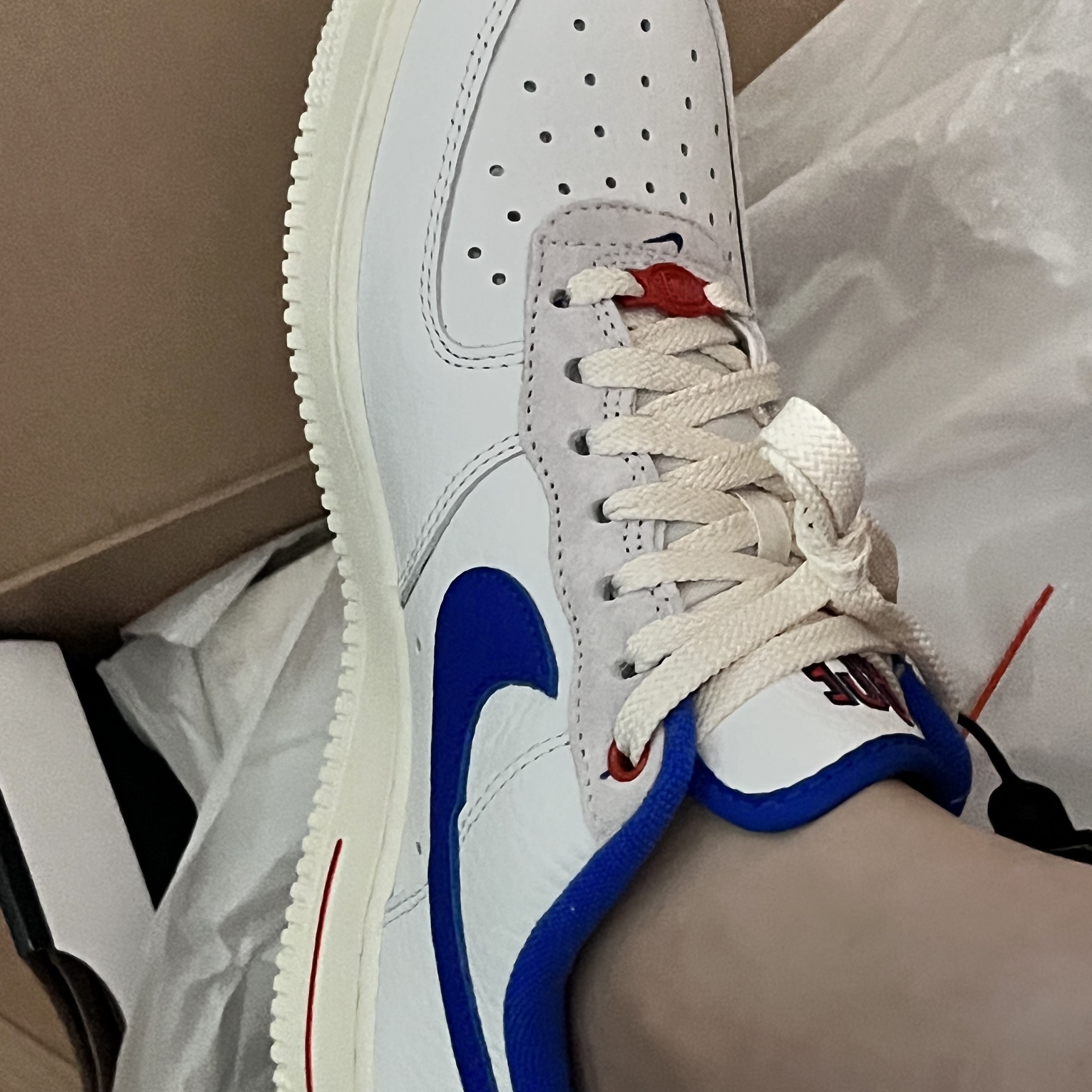 (W) Nike Air Force 1 '07 LX University Blue and Summit White 착용 스타일