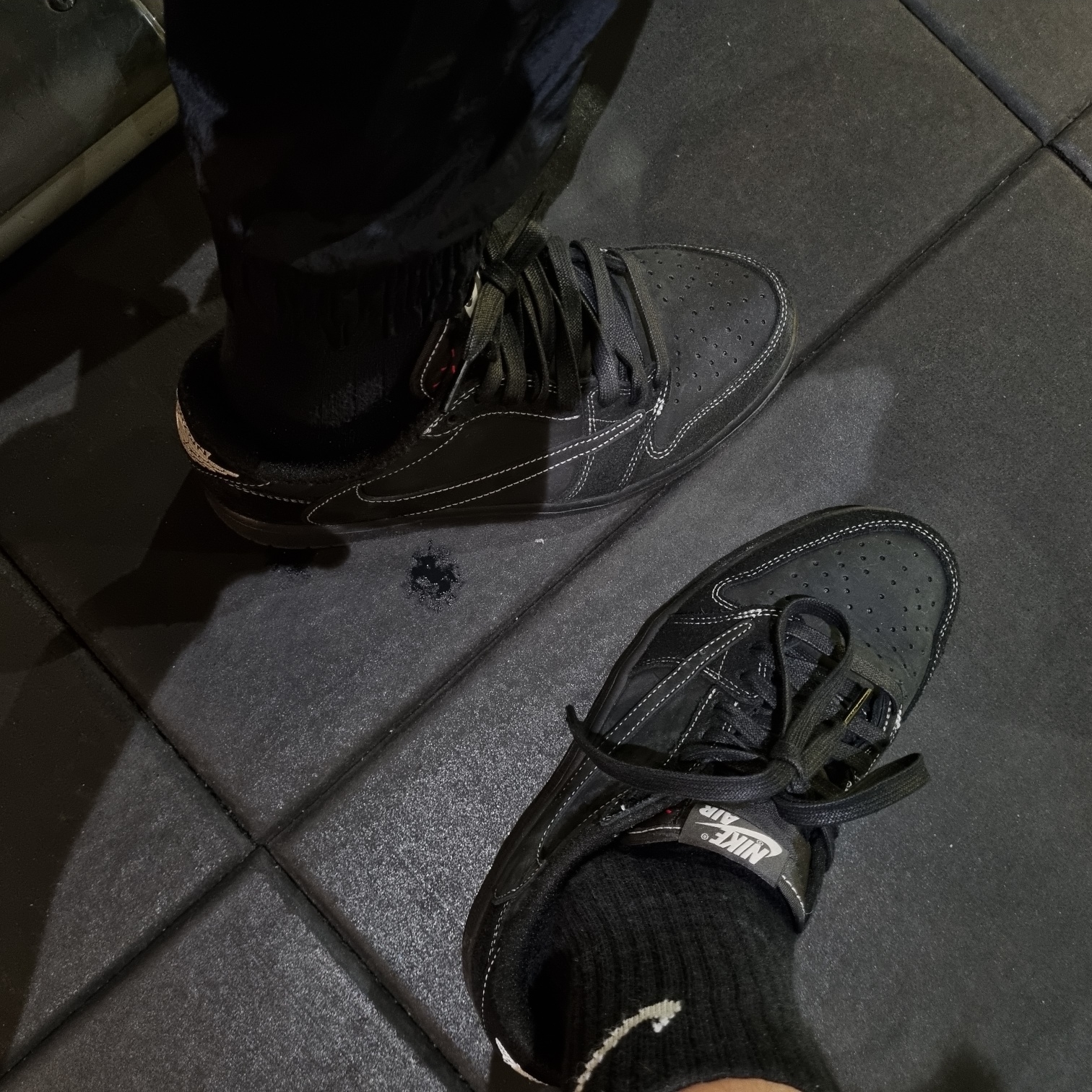 Jordan 1 x Travis Scott Retro Low OG SP Black Phantom 착용 스타일