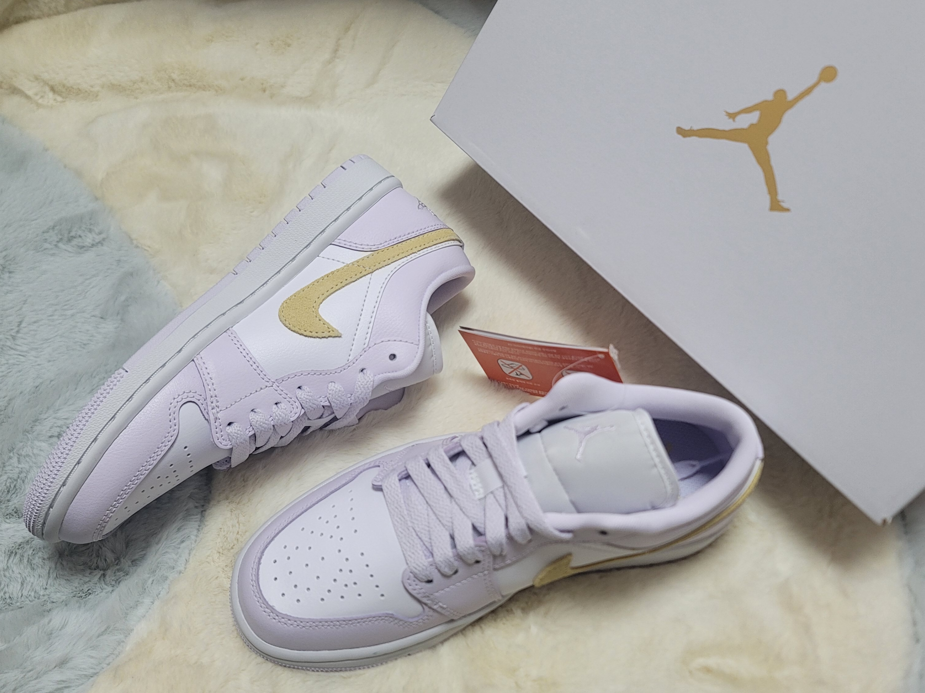 (W) Jordan 1 Low Barely Grape Lemon Wash, (W) Nike Dunk Low SE Light Soft Pink 착용 스타일 - 1