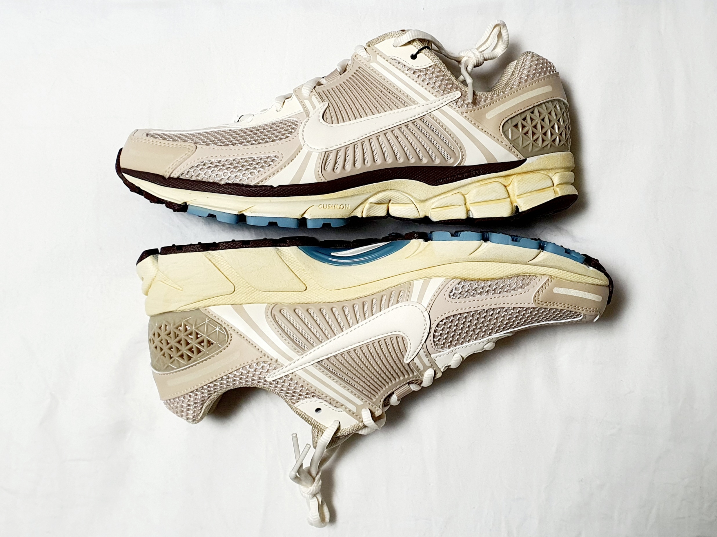 (W) Nike Zoom Vomero 5 Oatmeal 착용 스타일 - 5
