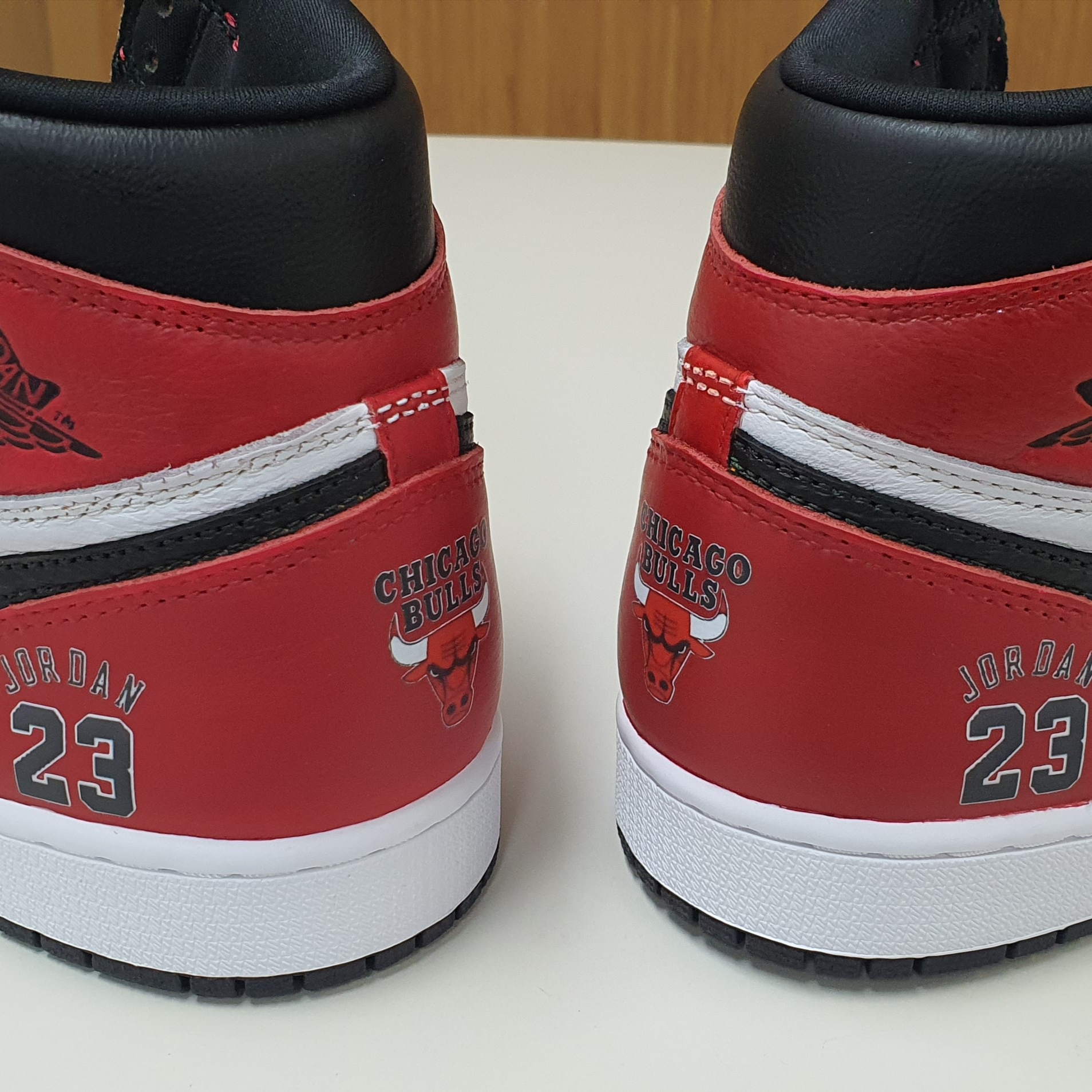 Jordan 1 Retro High OG Light Fusion Red 착용 스타일 - 1