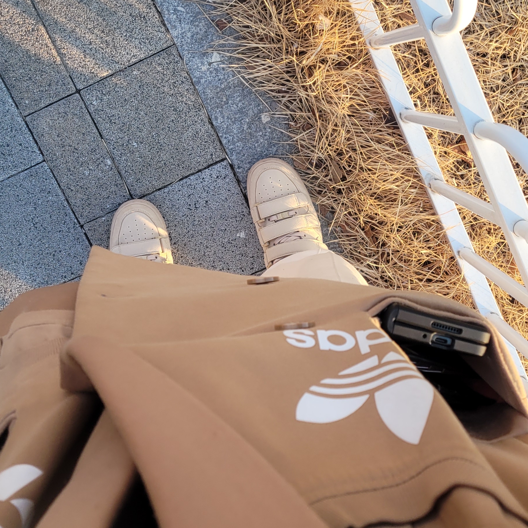 Nike x Billie Eilish Air Force 1 High '07 SP Mushroom 착용 스타일