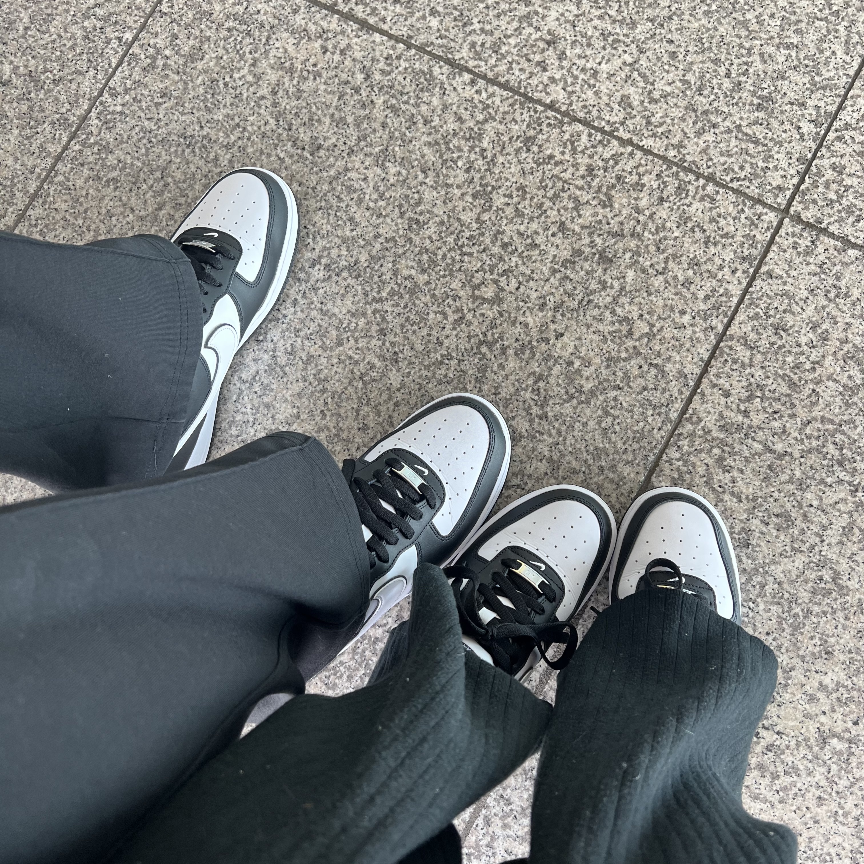 Nike Air Force 1 '07 Black White 착용 스타일