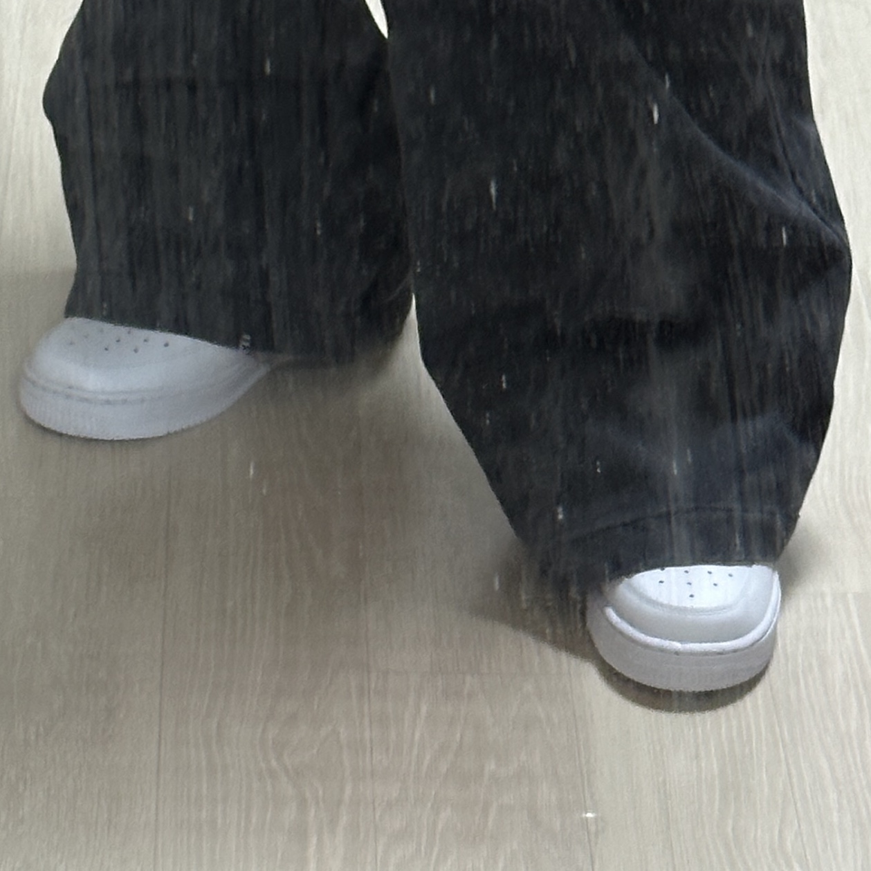 (W) Nike Air Force 1 '07 Low White 착용 스타일 - 1