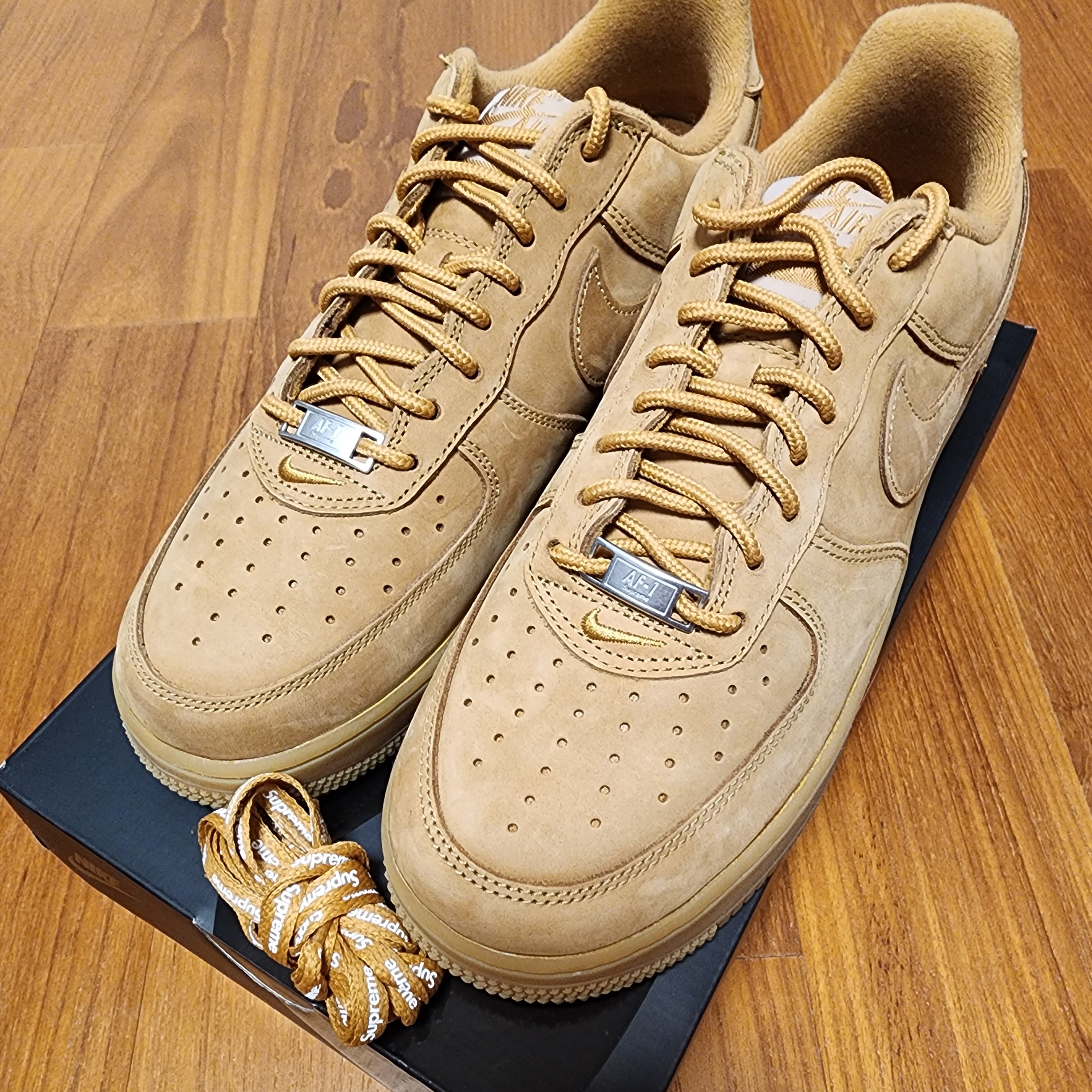 Nike x Supreme Air Force 1 Low Flax 착용 스타일 - 3