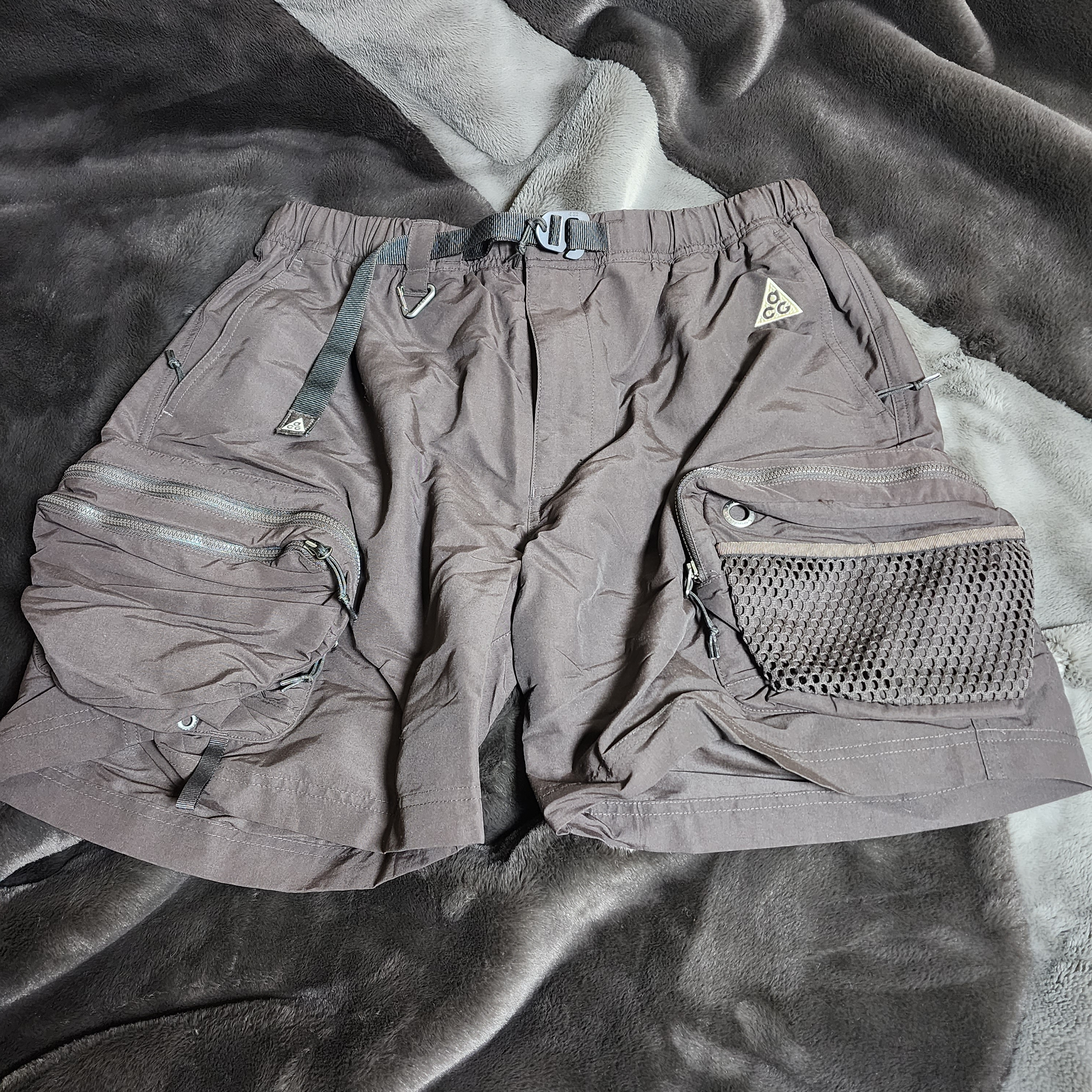 Nike ACG Snowgrass Cargo Shorts Velvet Brown - Asia 착용 스타일 - 1