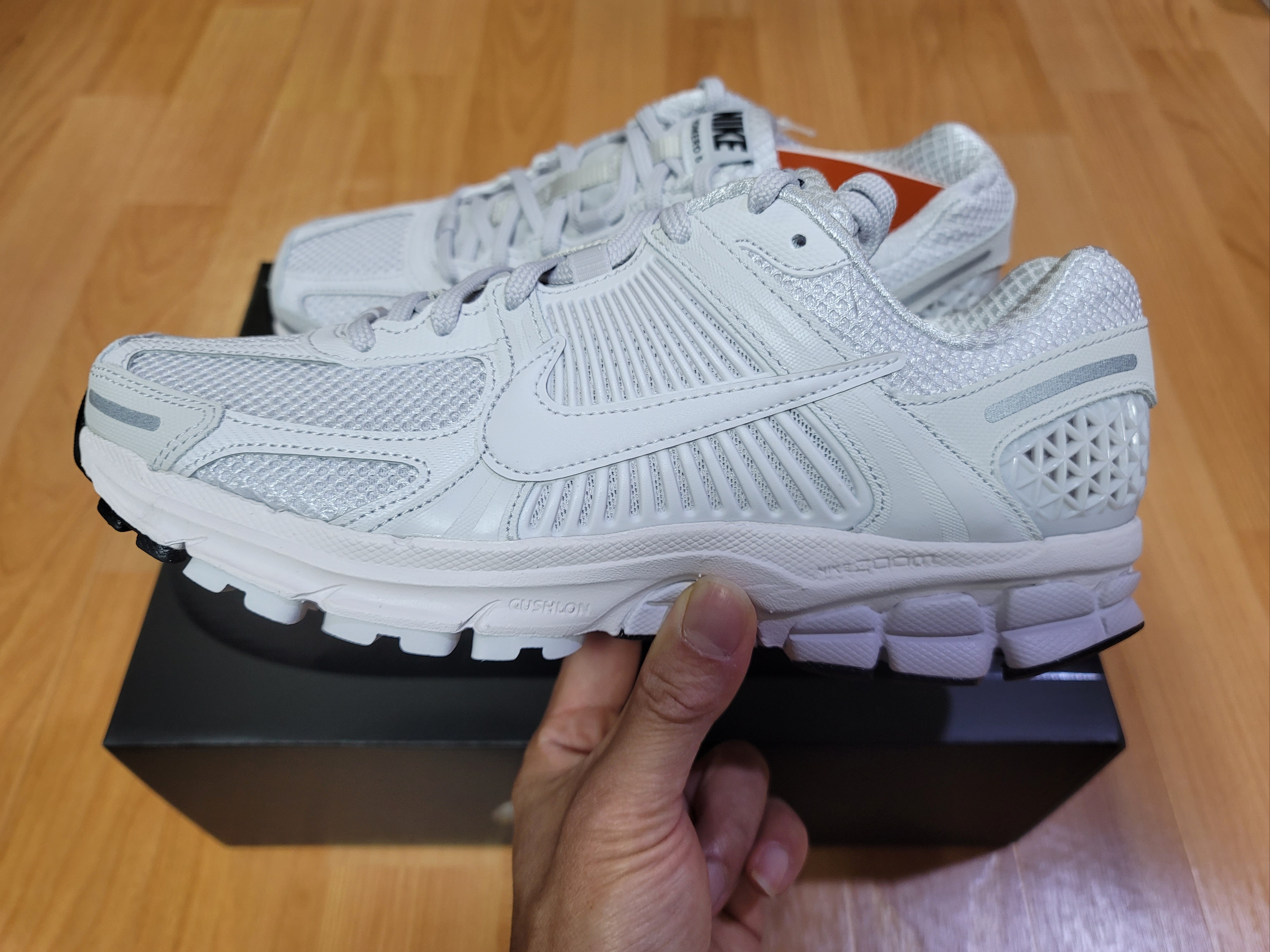 Nike Zoom Vomero 5 SP Vast Grey 2023 착용 스타일 - 1