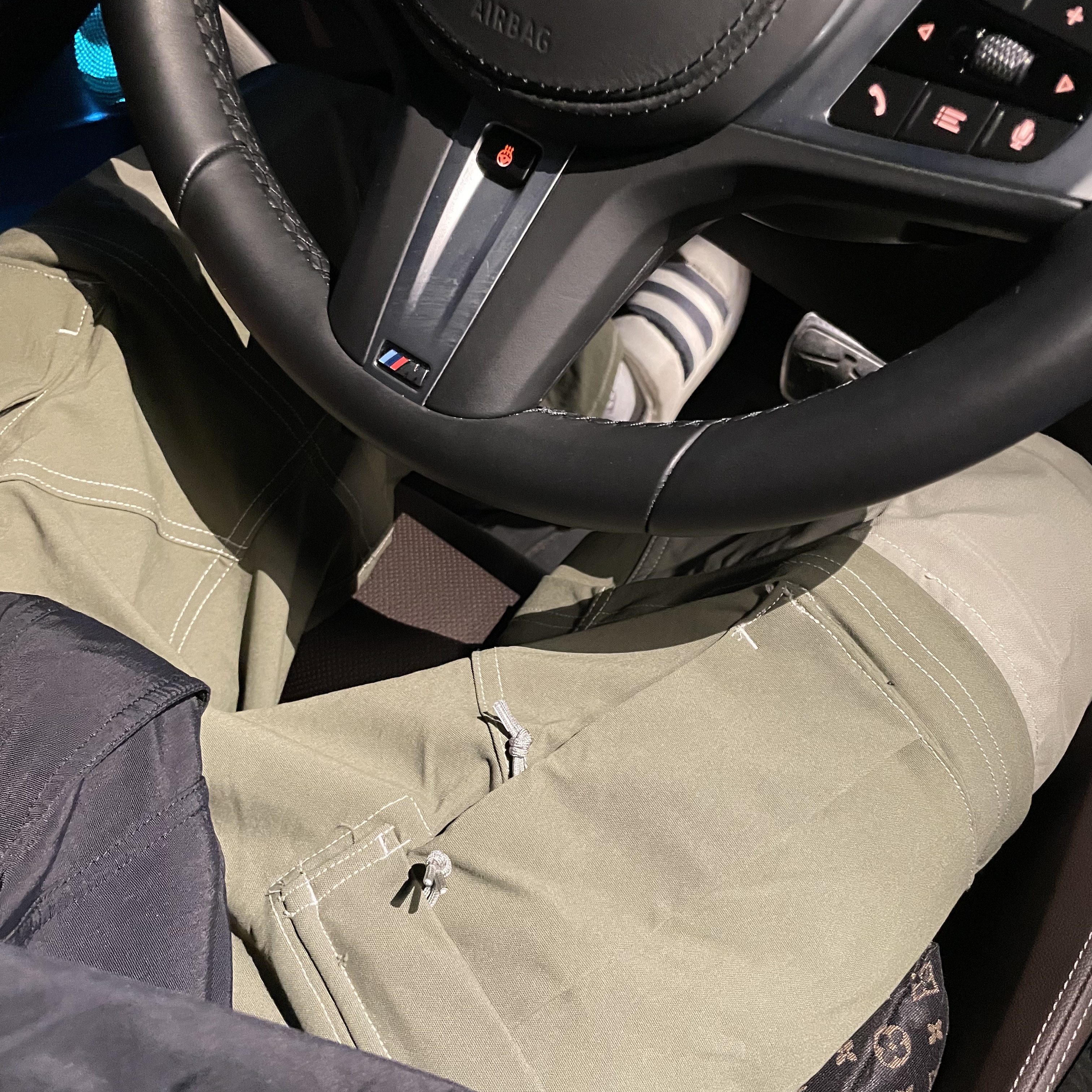 Nike ACG Smith Summit Cargo Pants Medium Olive - Asia 착용 스타일 - 2