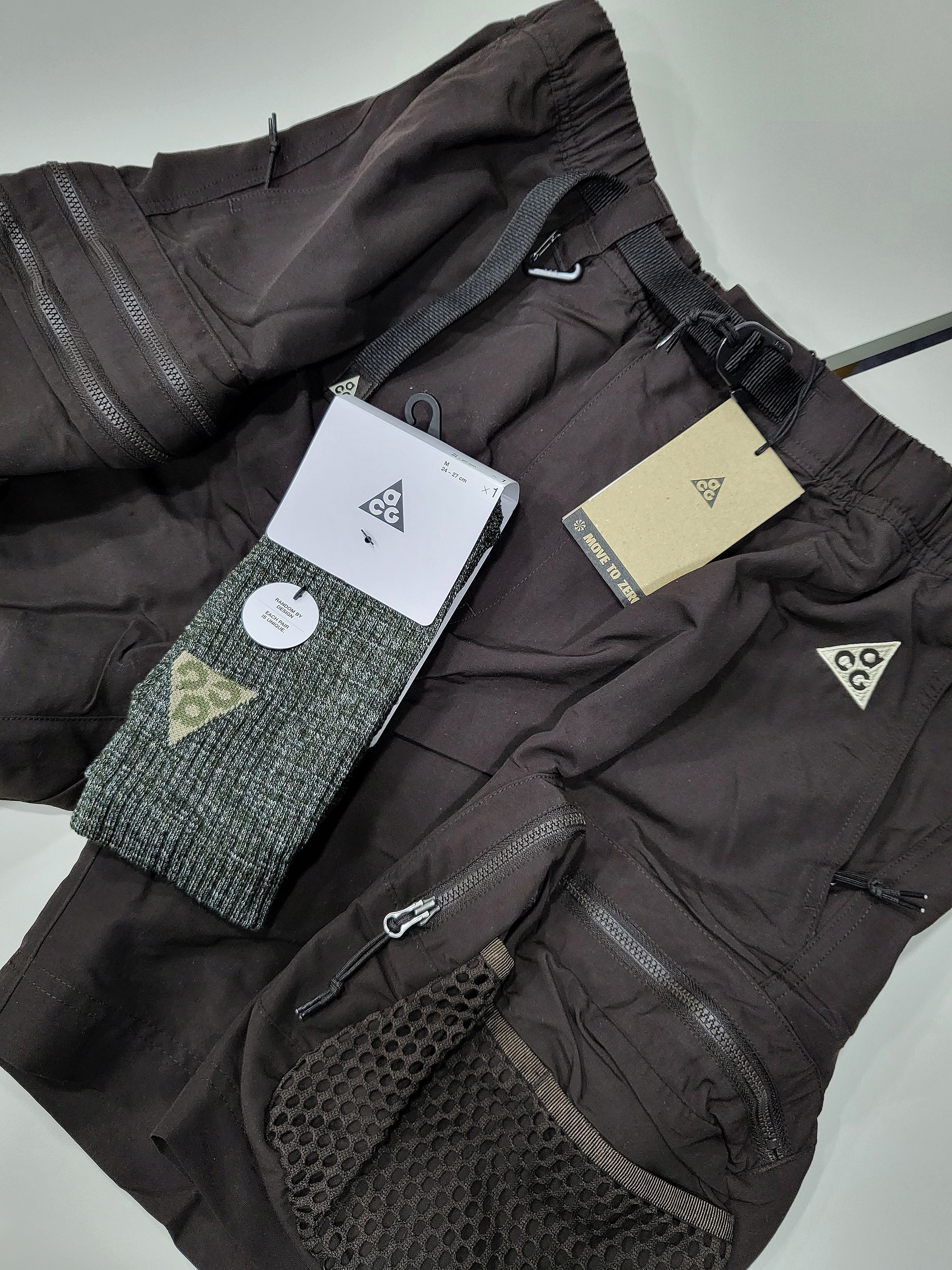 Nike ACG Snowgrass Cargo Shorts Velvet Brown - Asia 착용 스타일