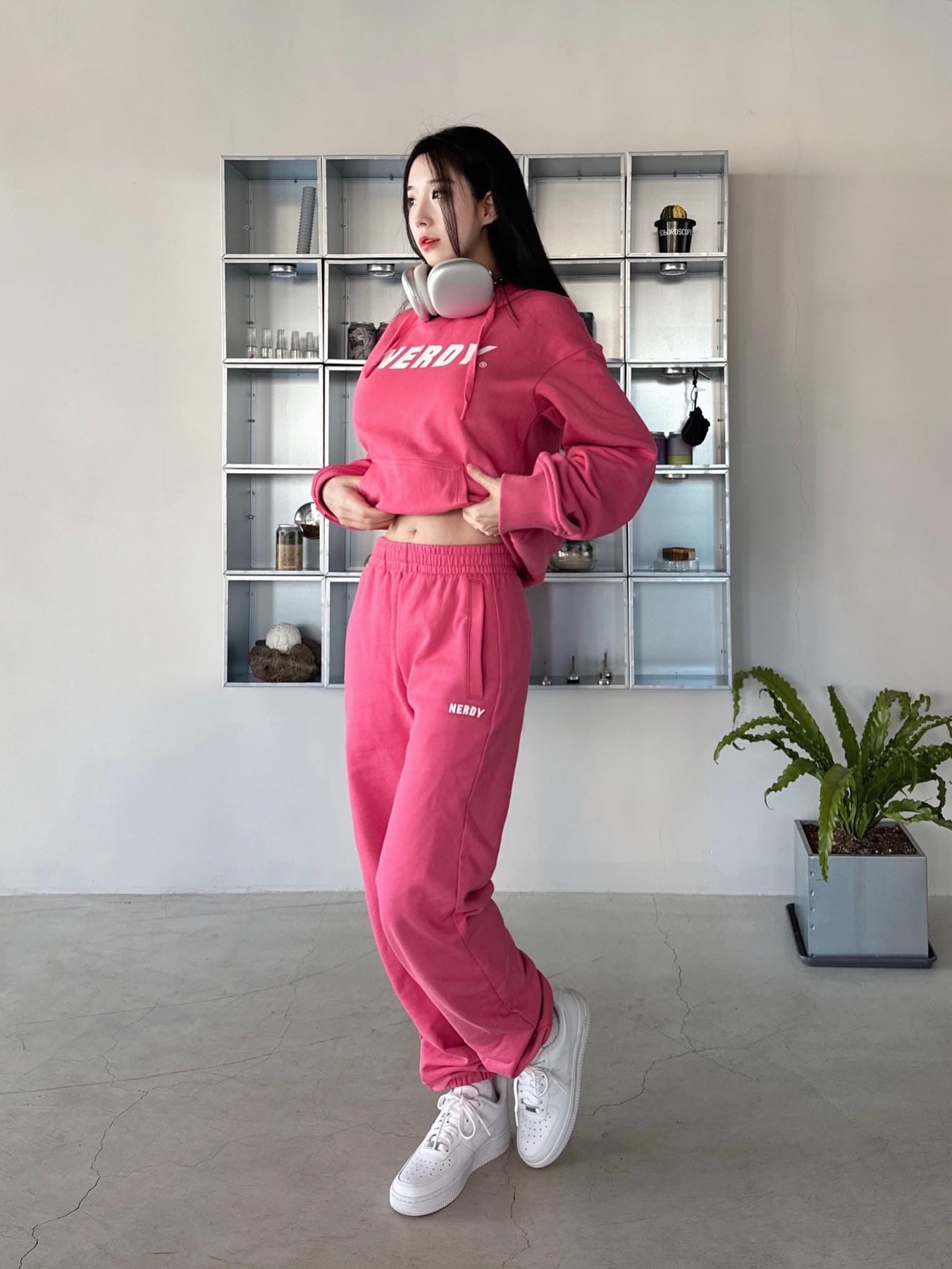 Nike Air Force 1 '07 Low White, Apple AirPods Max Lightning Silver (Korean Ver.) 착용 스타일 - 1