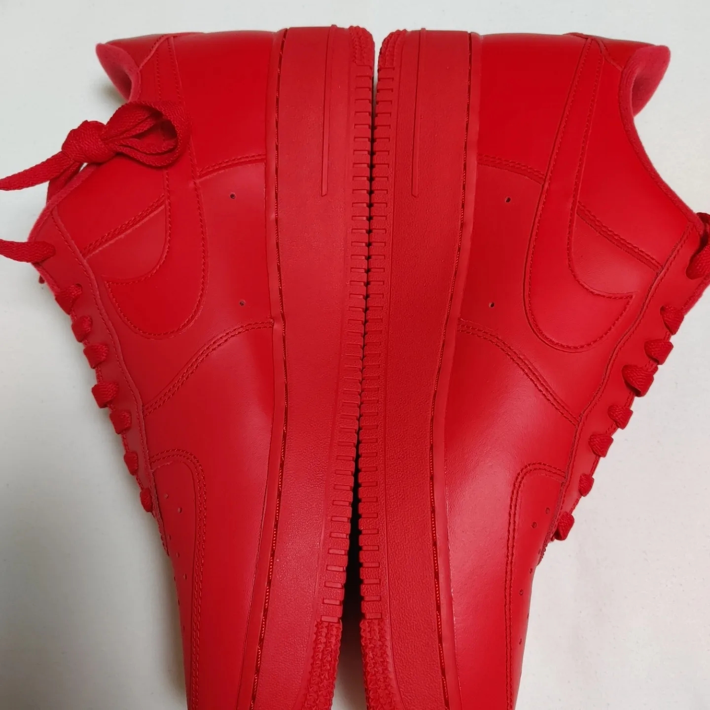 Nike Air Force 1 '07 LV8 Low 1 Triple Red 착용 스타일