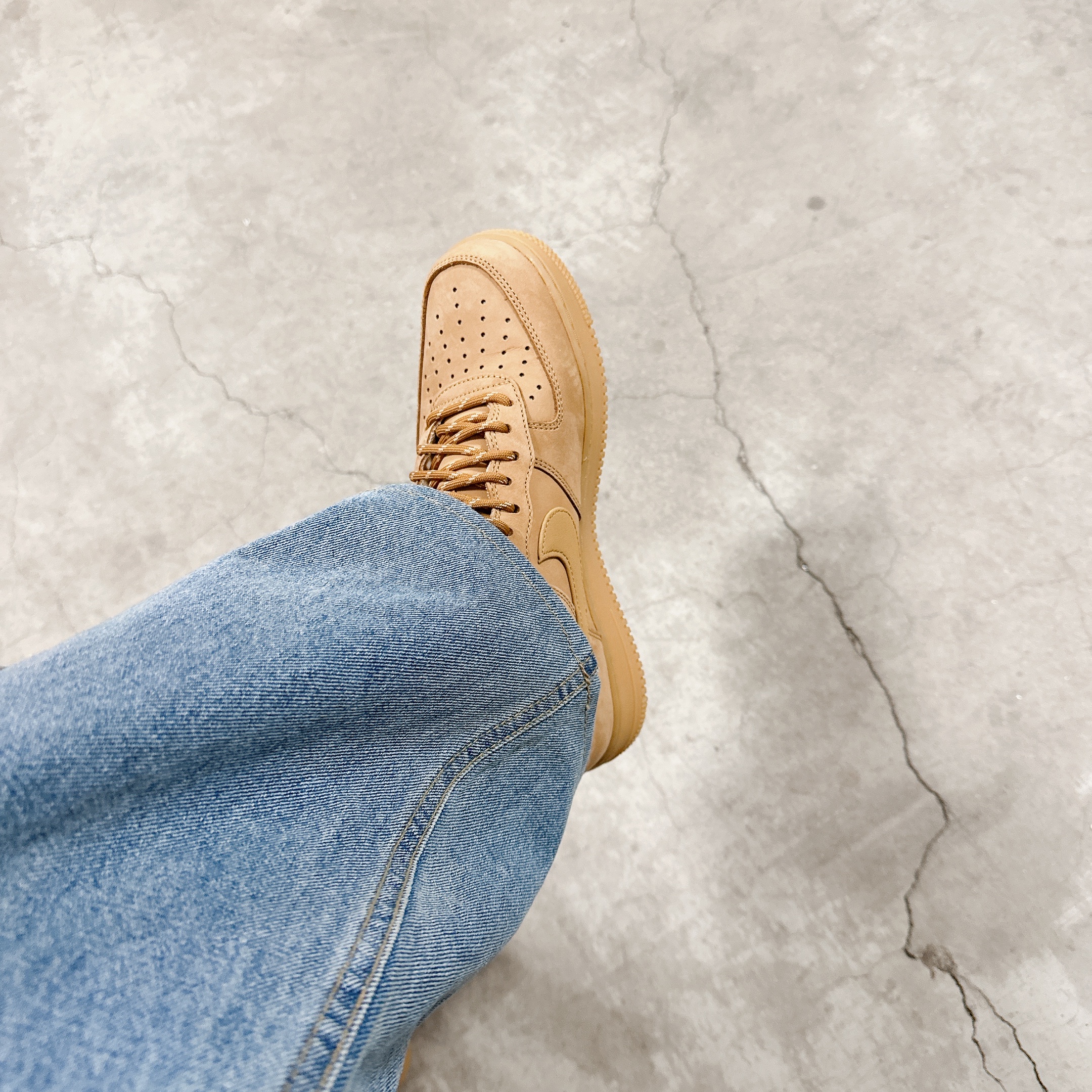 Nike Air Force 1 '07 WB Flax 착용 스타일