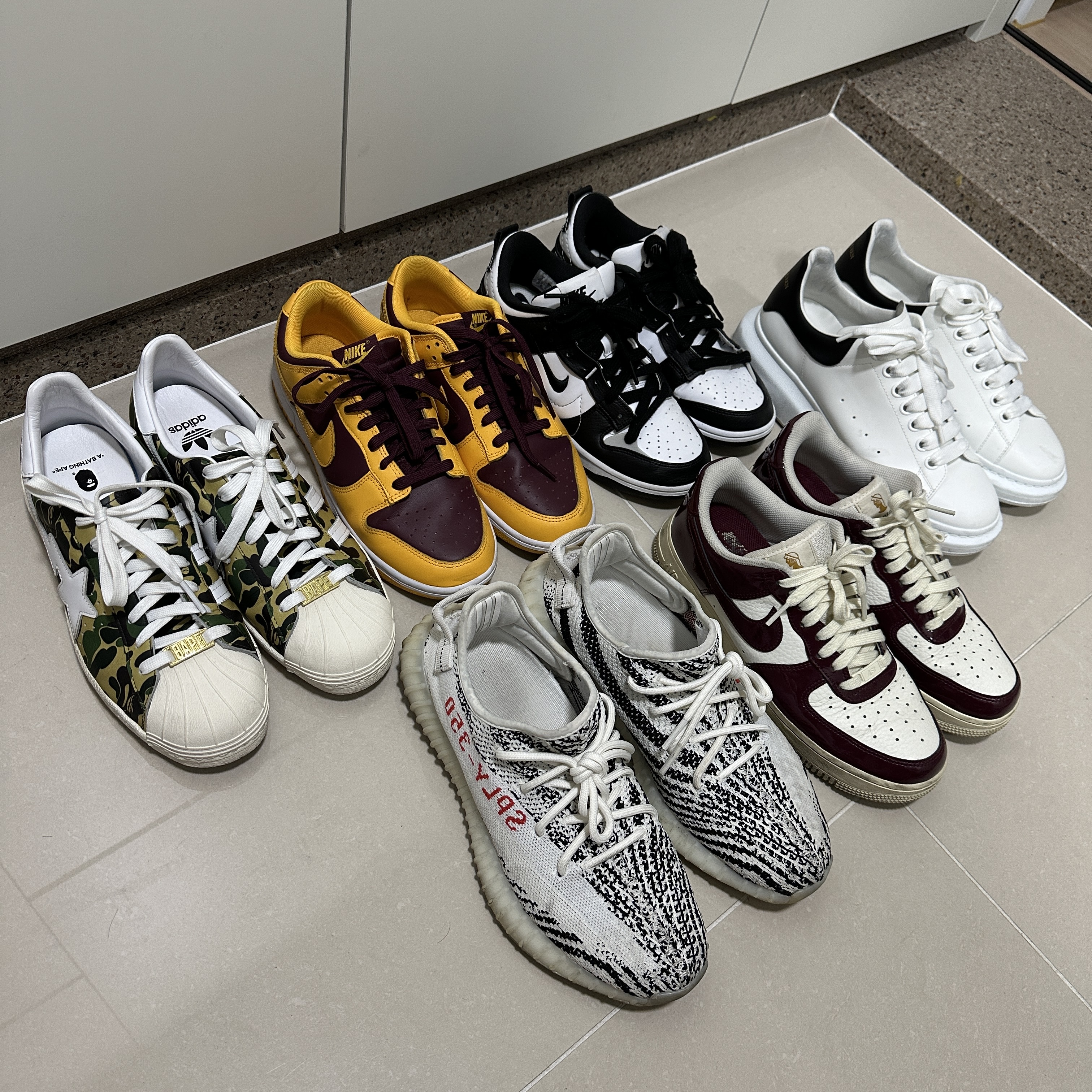 Adidas Yeezy Boost 350 V2 Zebra 2017/2019/2020, Adidas x BAPE Superstar 80s Green Camo 착용 스타일 - 2