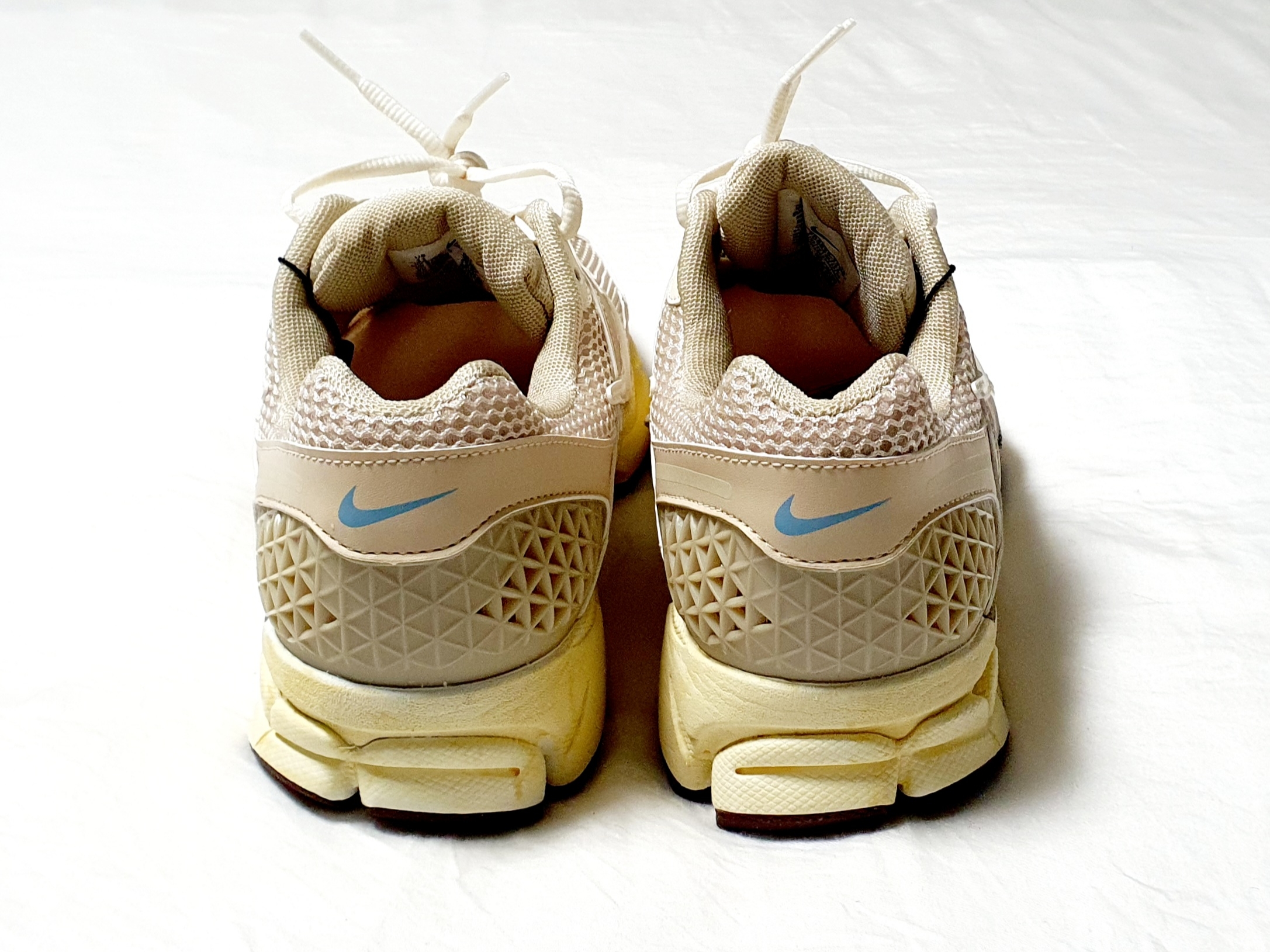 (W) Nike Zoom Vomero 5 Oatmeal 착용 스타일 - 4