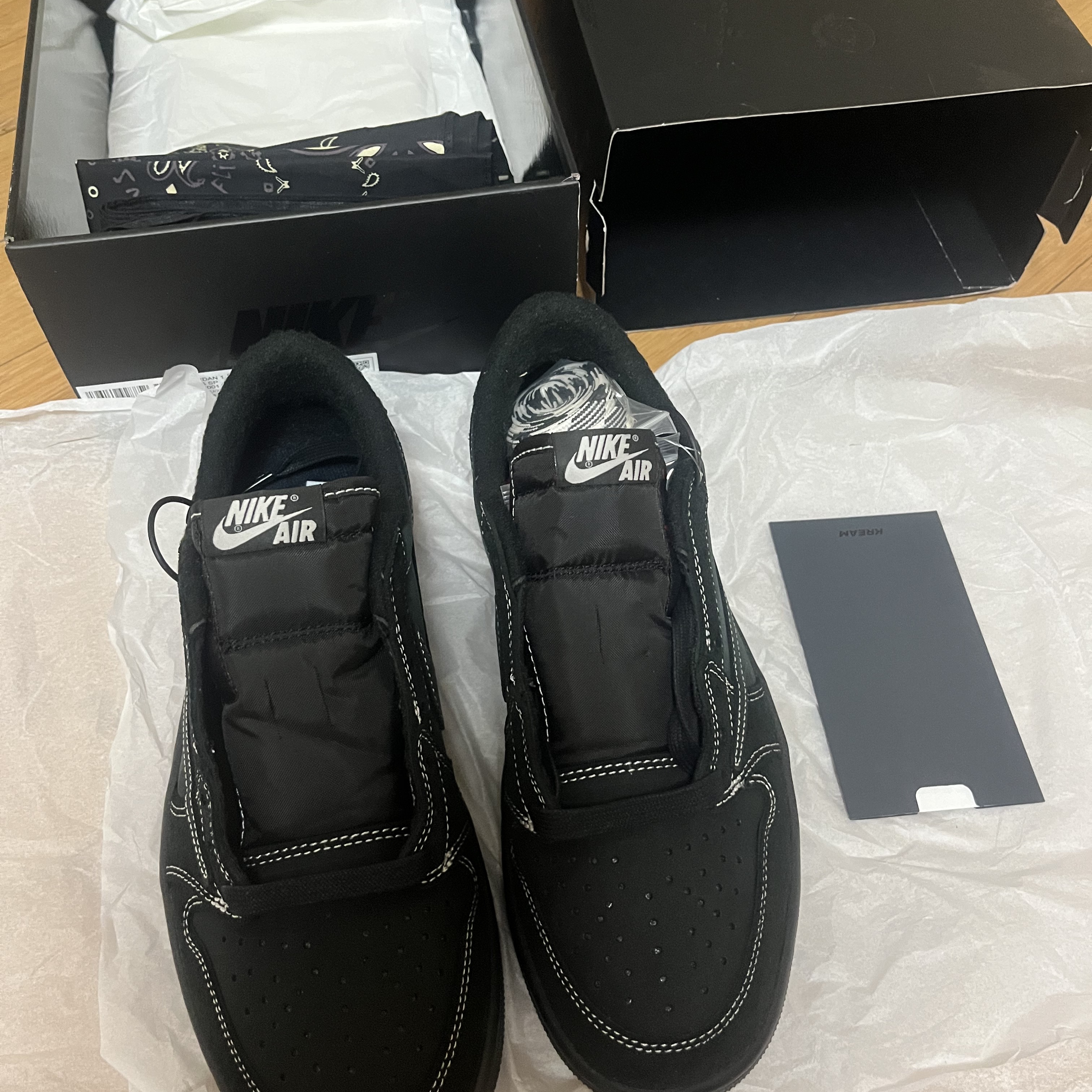 Jordan 1 x Travis Scott Retro Low OG SP Black Phantom 착용 스타일