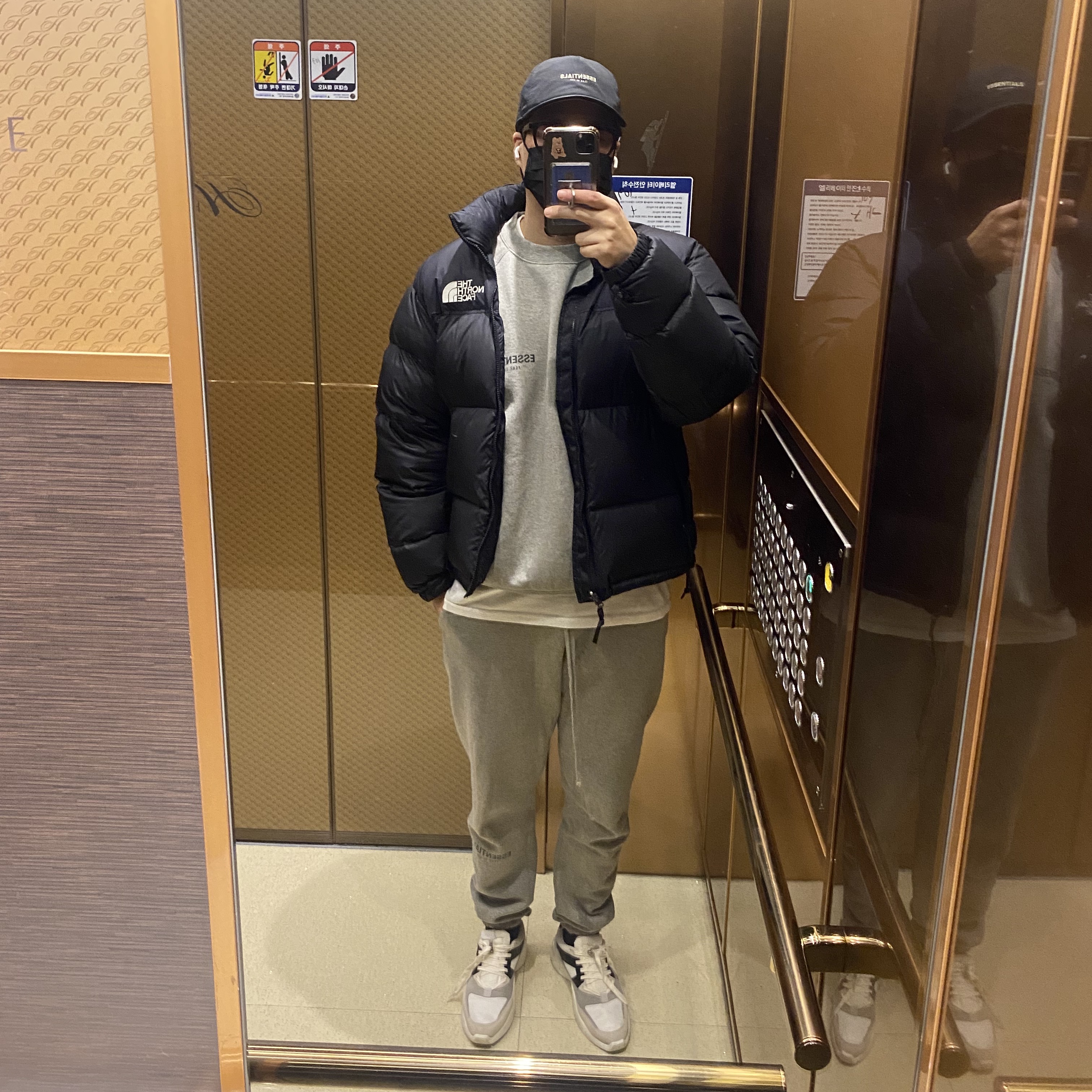 Essentials The Core Collection Sweatpants Heather Oatmeal, Essentials Distance Sneakers Cream Grey Black 착용 스타일
