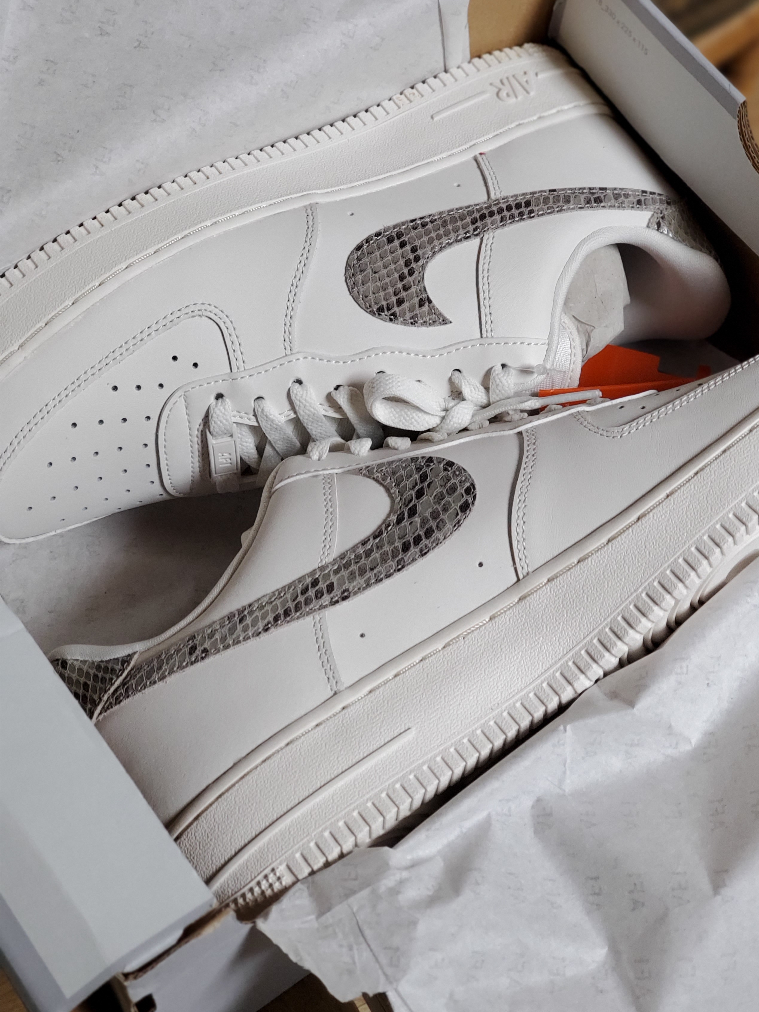 (W) Nike Air Force 1 '07 Phantom Light Iron Ore 착용 스타일 - 1