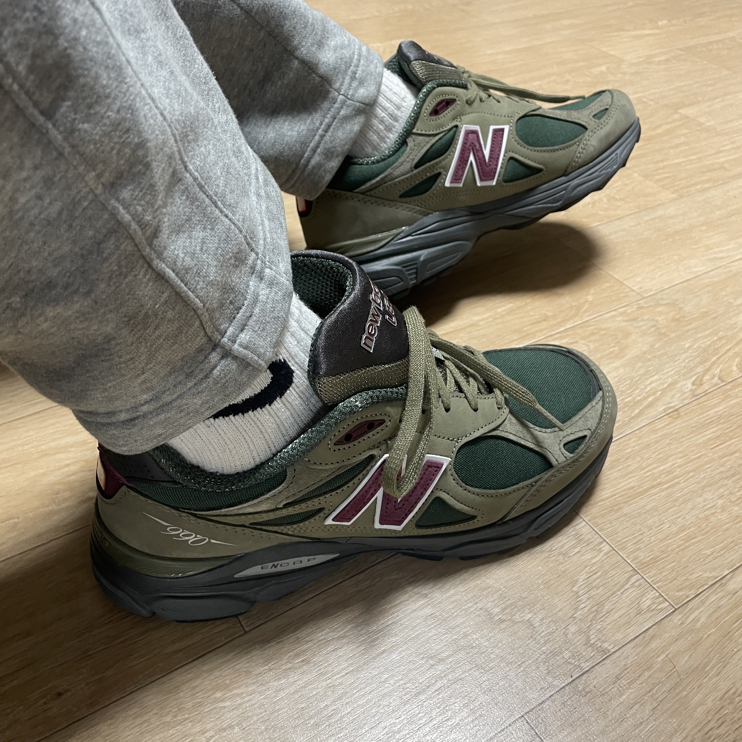 New Balance 990v3 Made in USA Green Purple 착용 스타일