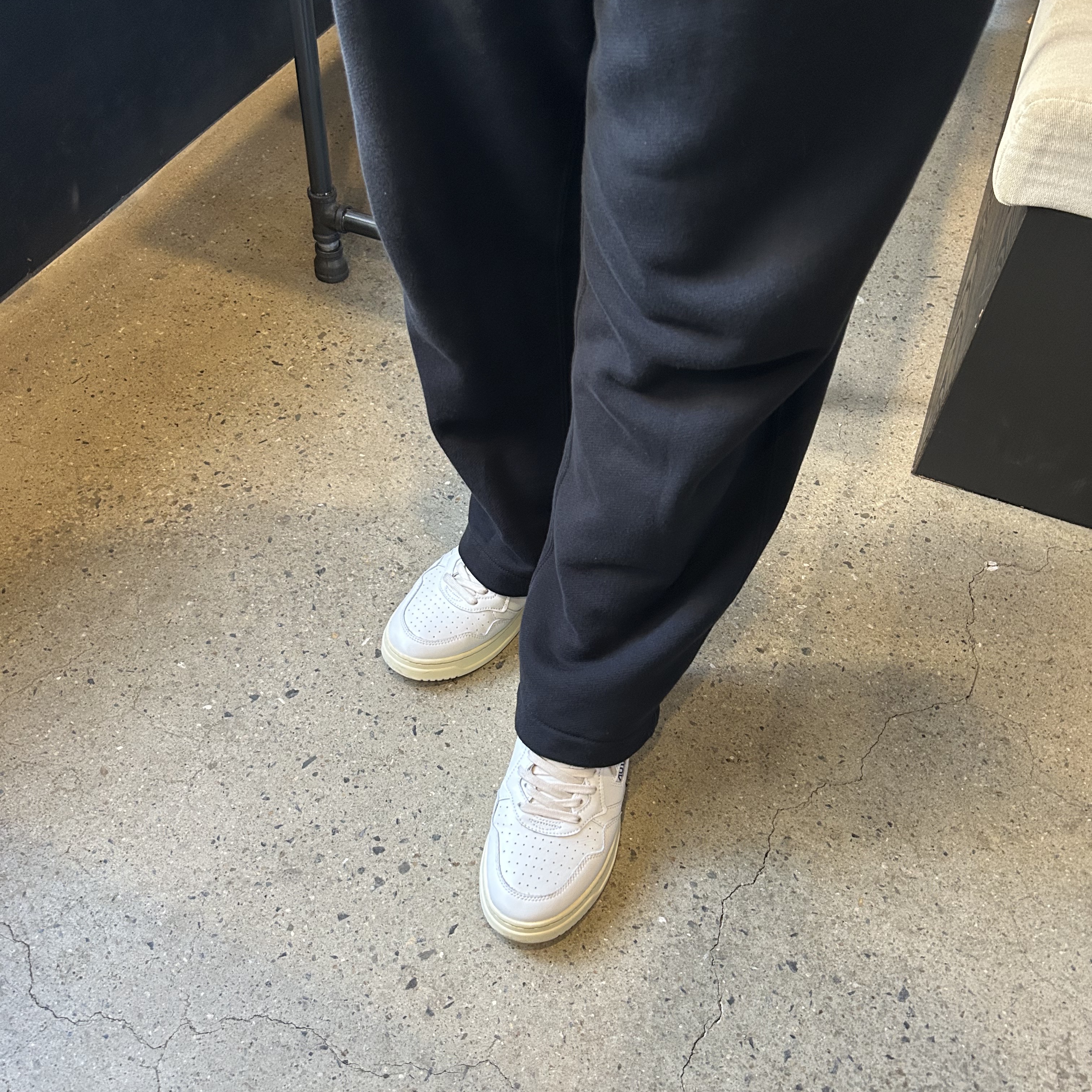 Autry Medalist Low Leather Sneakers White 착용 스타일