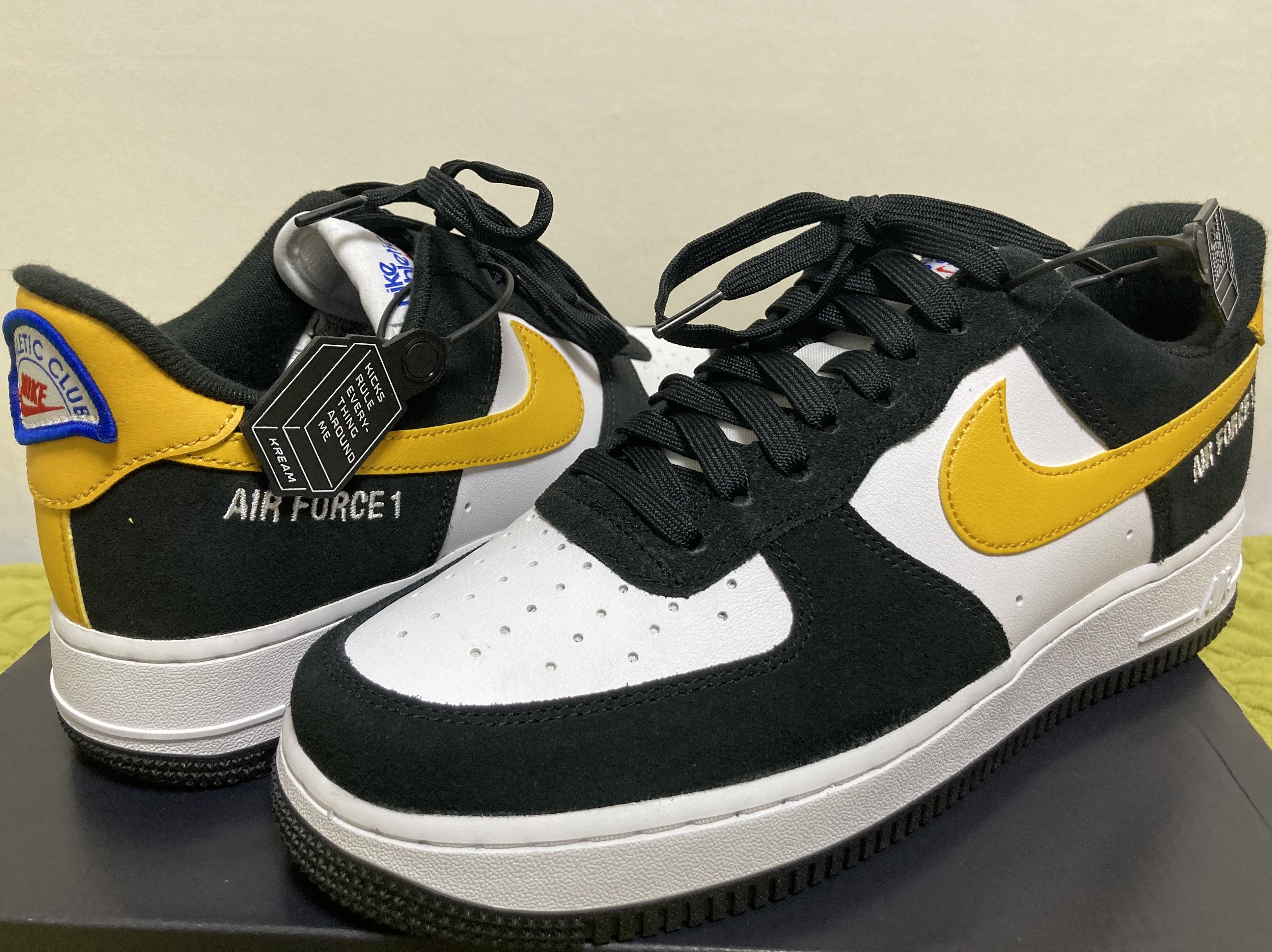 Nike Air Force 1 '07 LV8 Athletic Club Black Dark Sulfur 착용 스타일