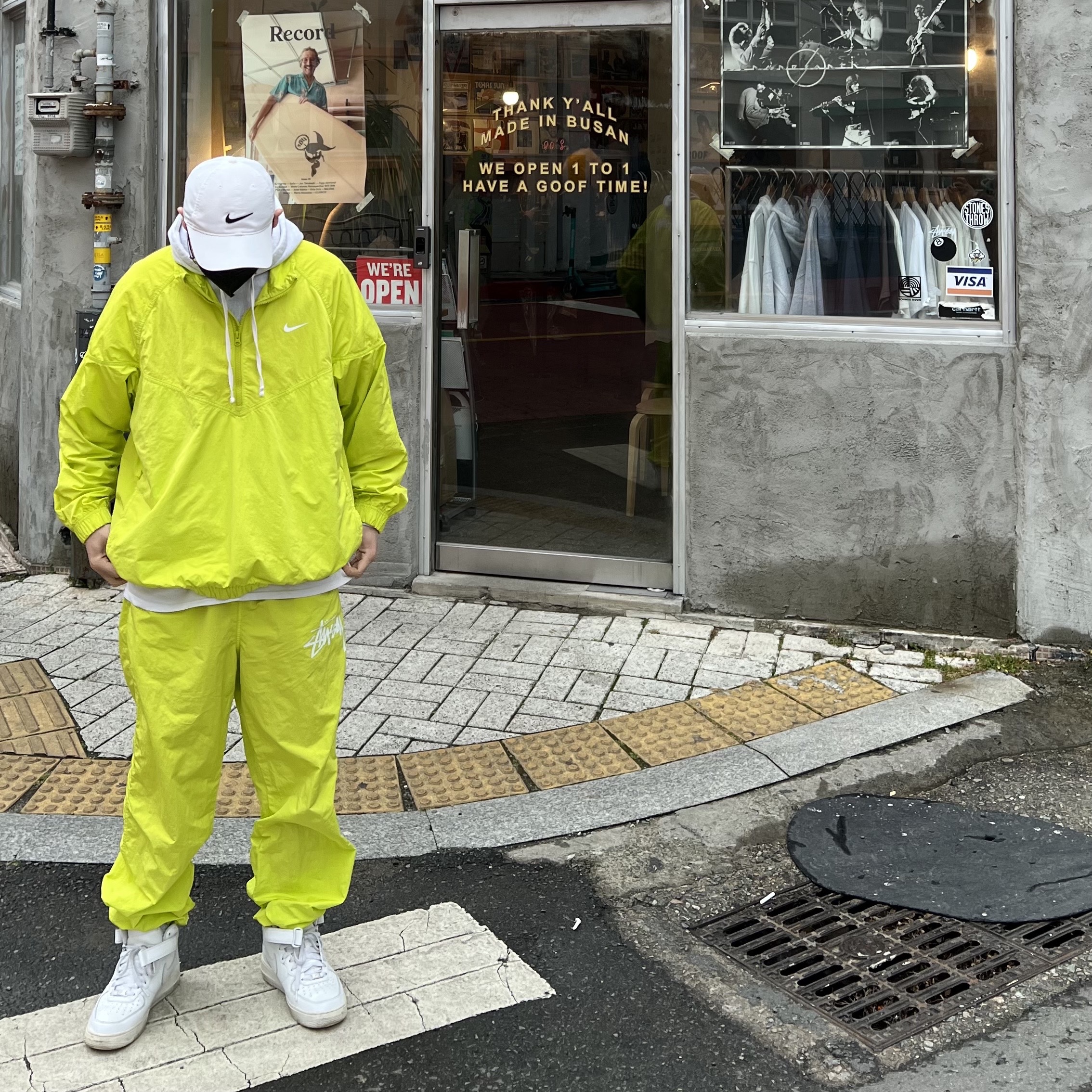 Nike x Stussy Beach Pants Bright Cactus, Nike x Stussy Windrunner Jacket Bright Cactus 착용 스타일 - 1