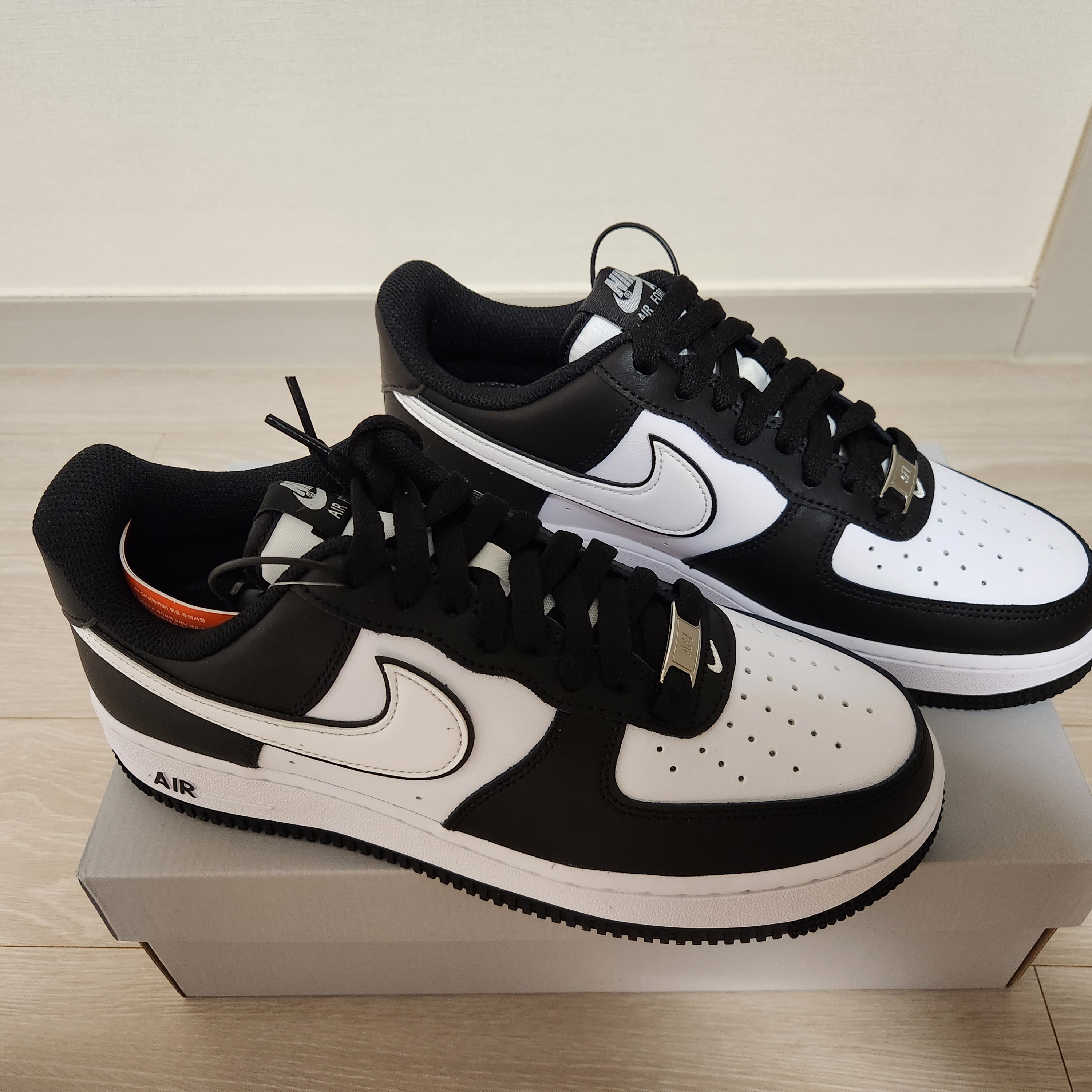 Nike Air Force 1 '07 Black White 착용 스타일