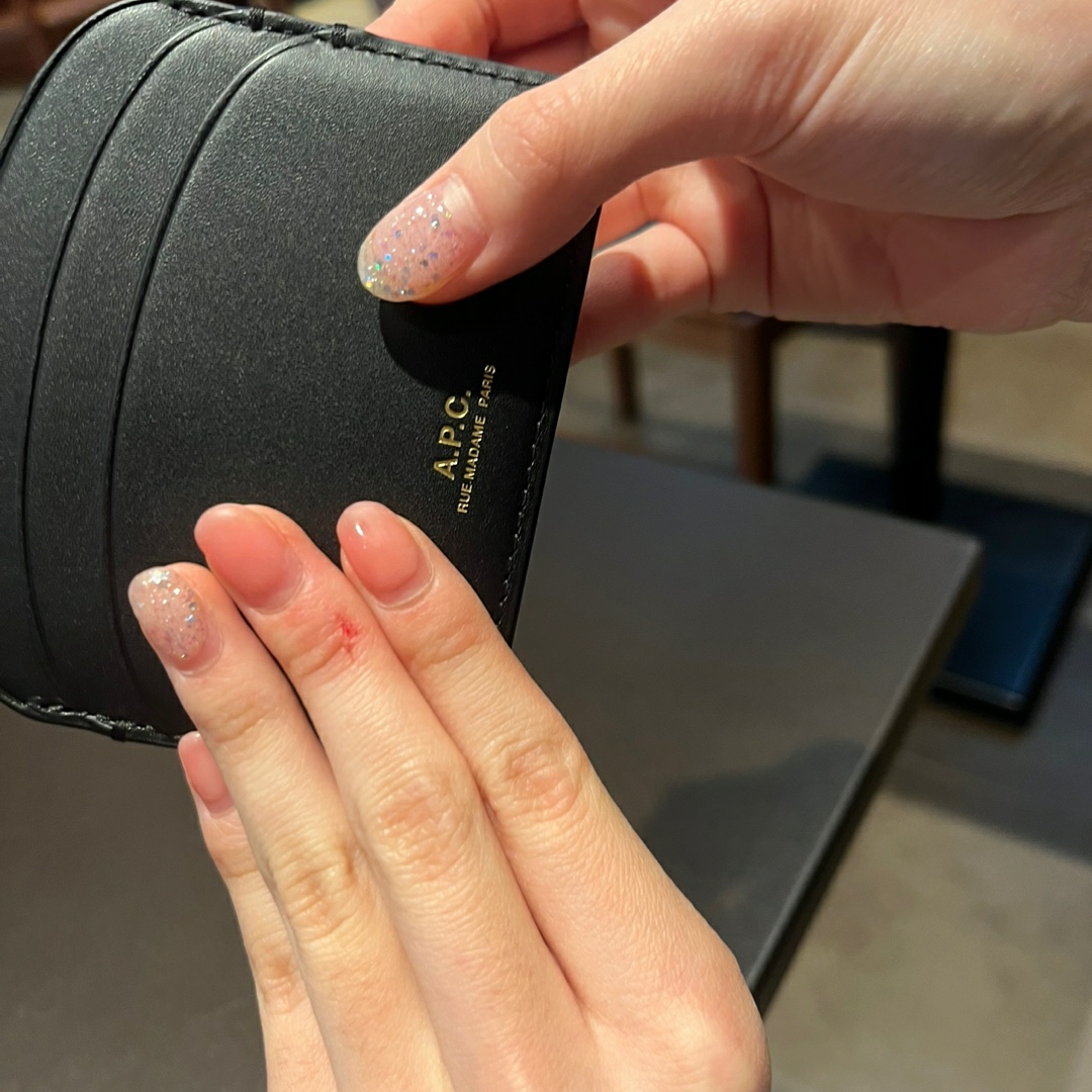 A.P.C. Demi-Lune Card Holder Black 착용 스타일