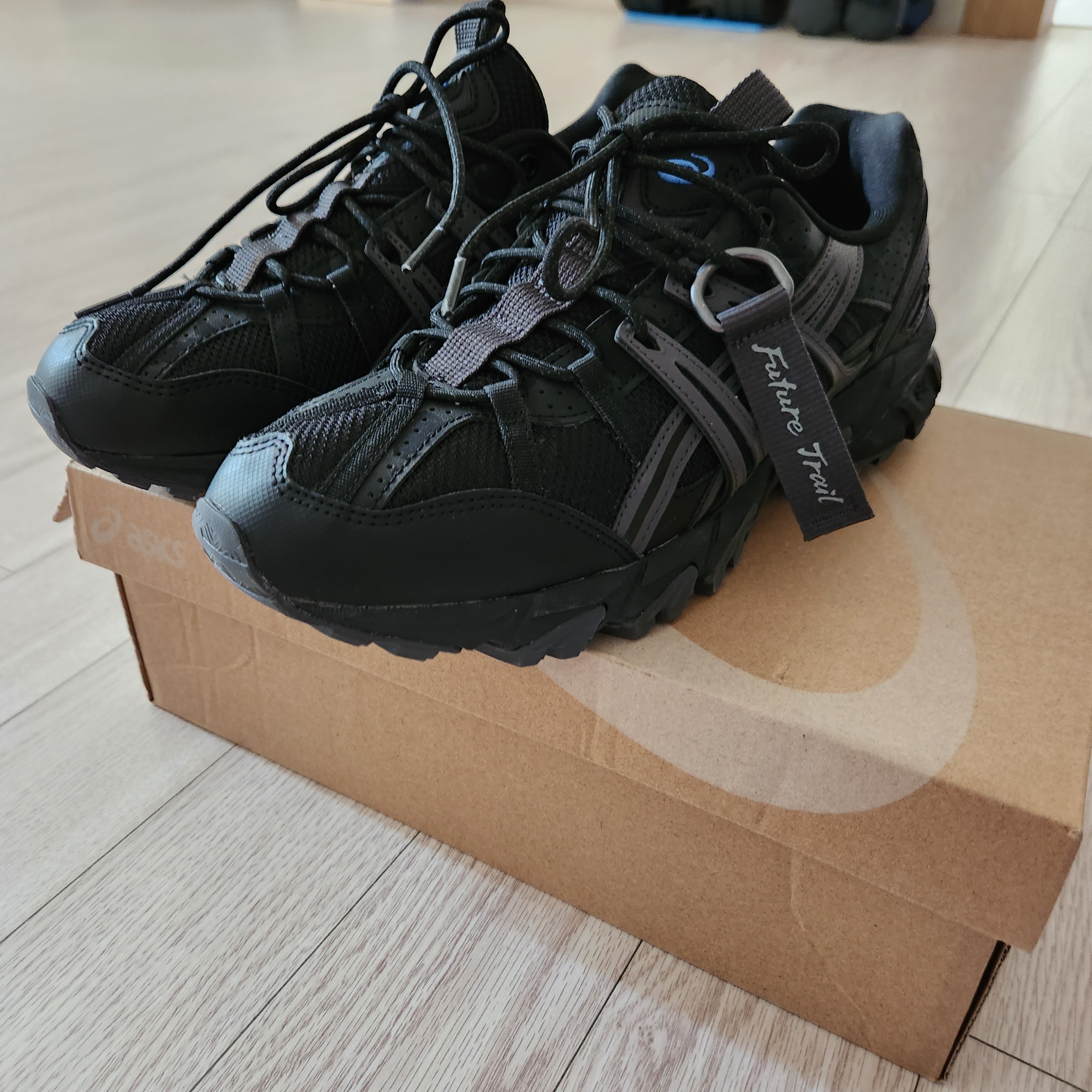 Asics Gel-Sonoma 15-50 Black Obsidian Grey 착용 스타일