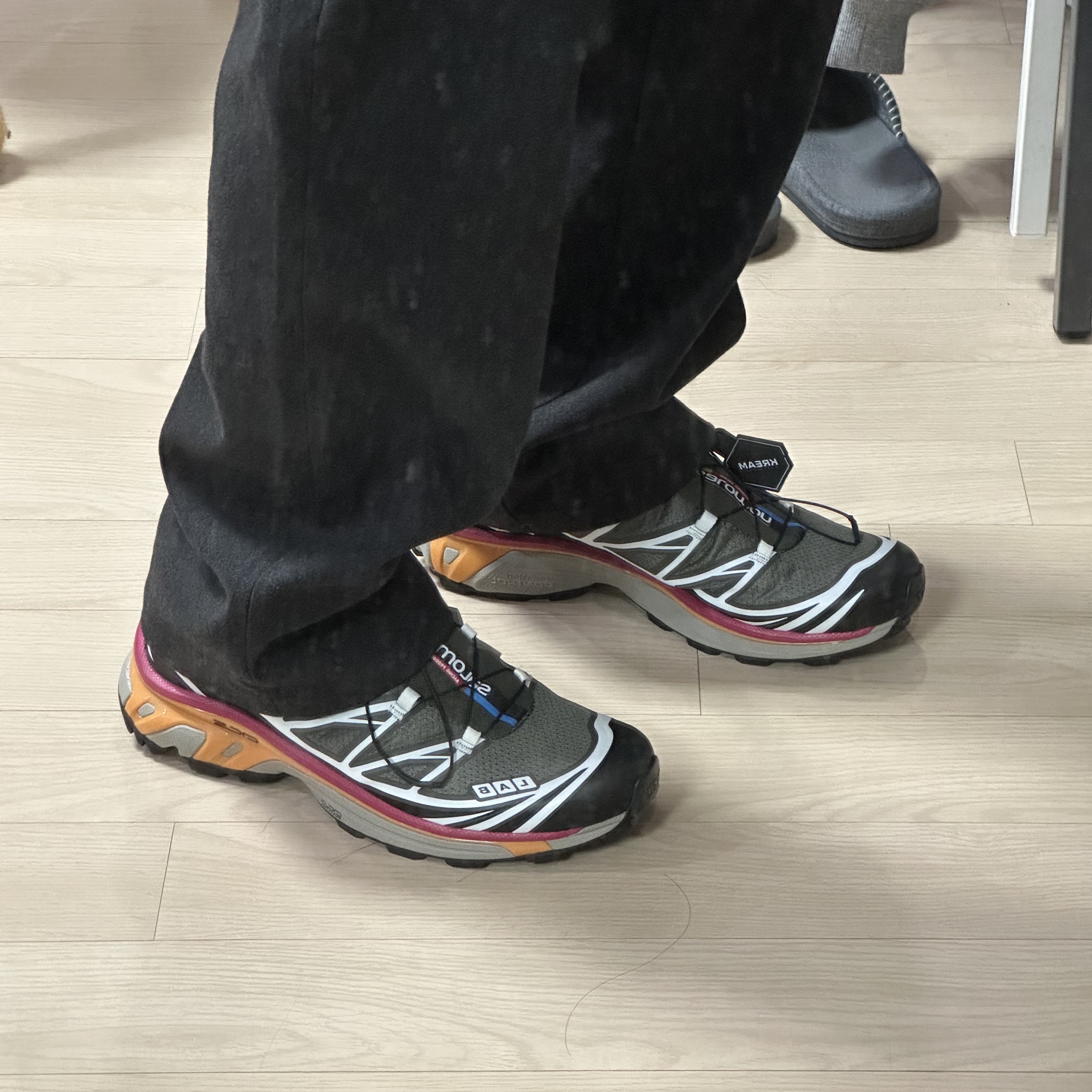 Salomon XT-6 Beluga Russet Orange 착용 스타일 - 2