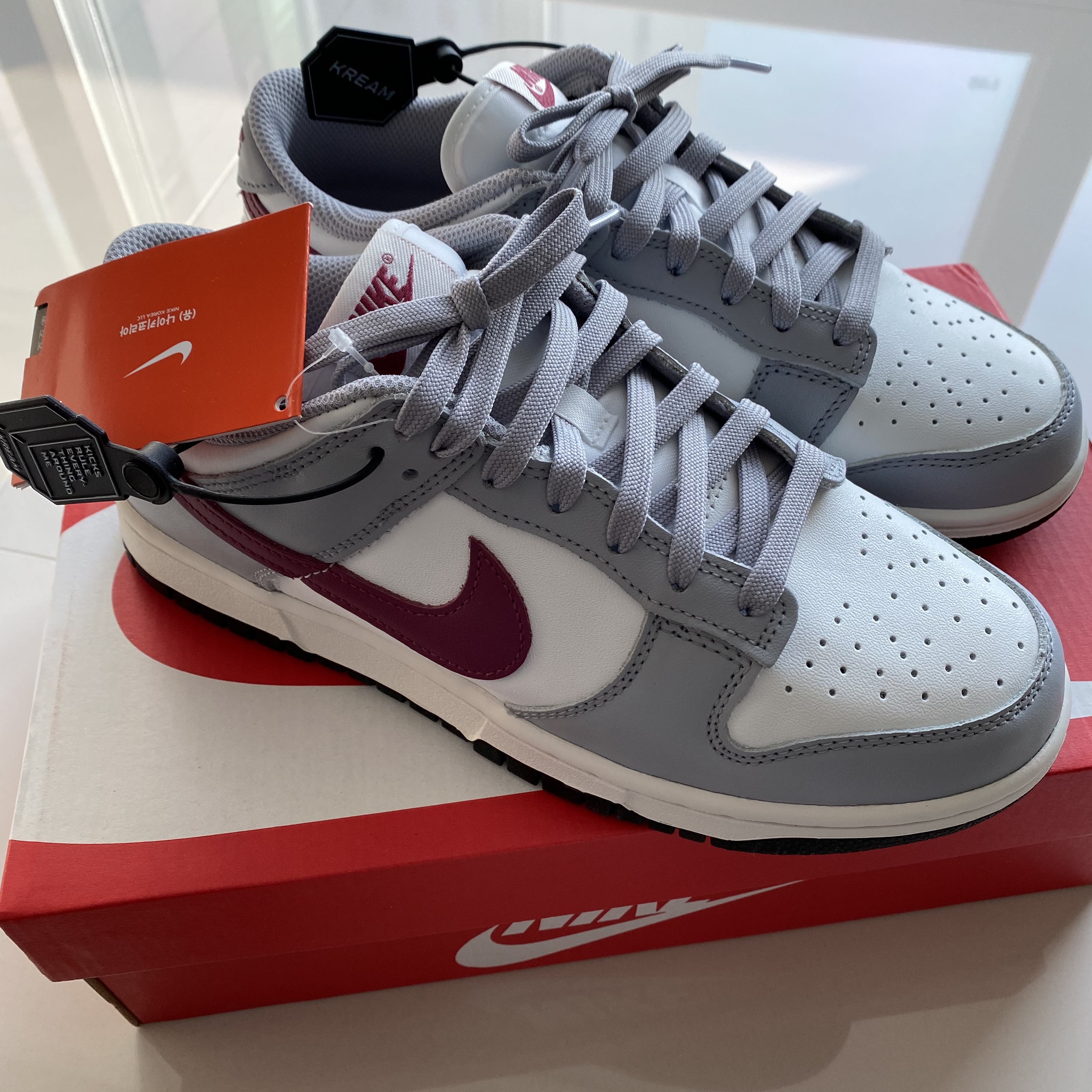 (W) Nike Dunk Low Wolf Grey Rosewood 착용 스타일 - 1