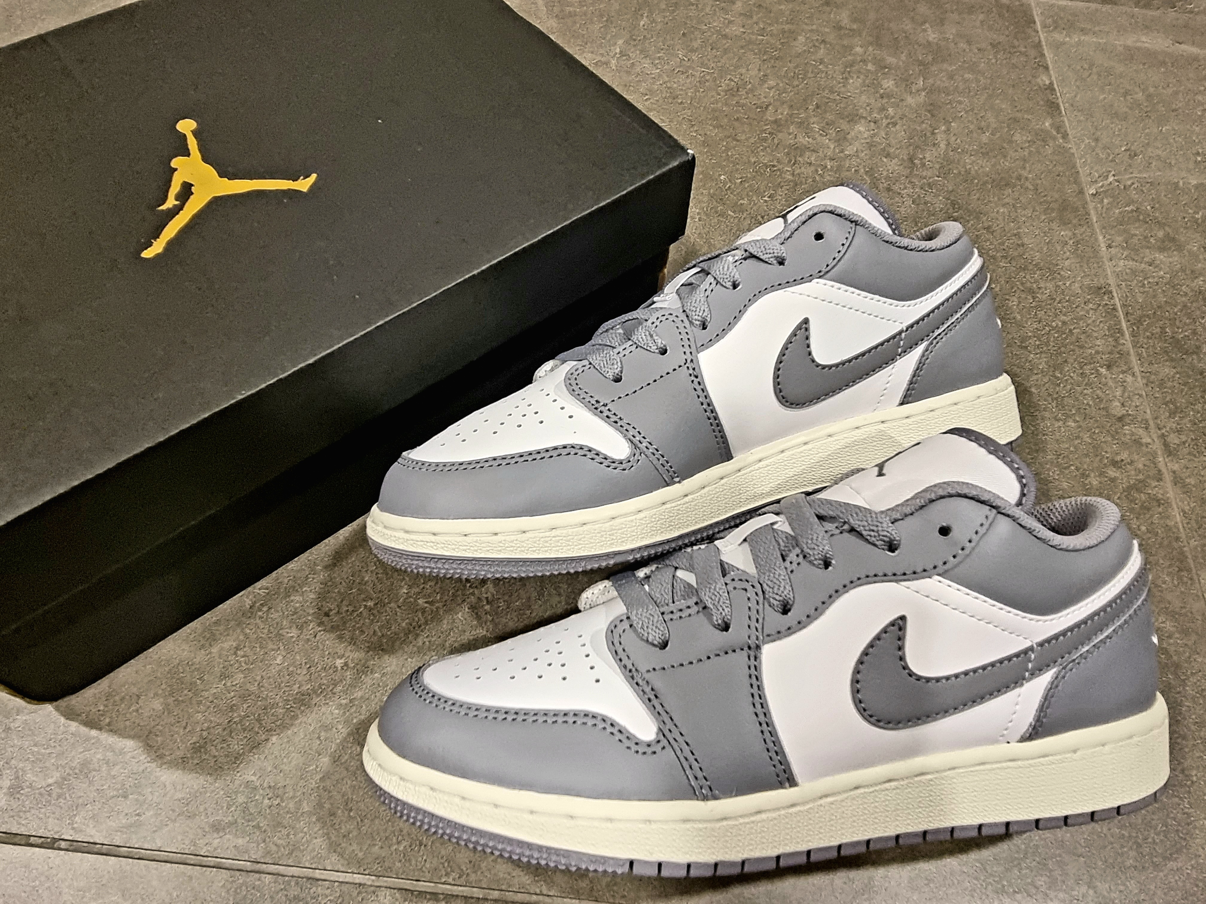 (GS) Jordan 1 Low Stealth and White 착용 스타일 - 5