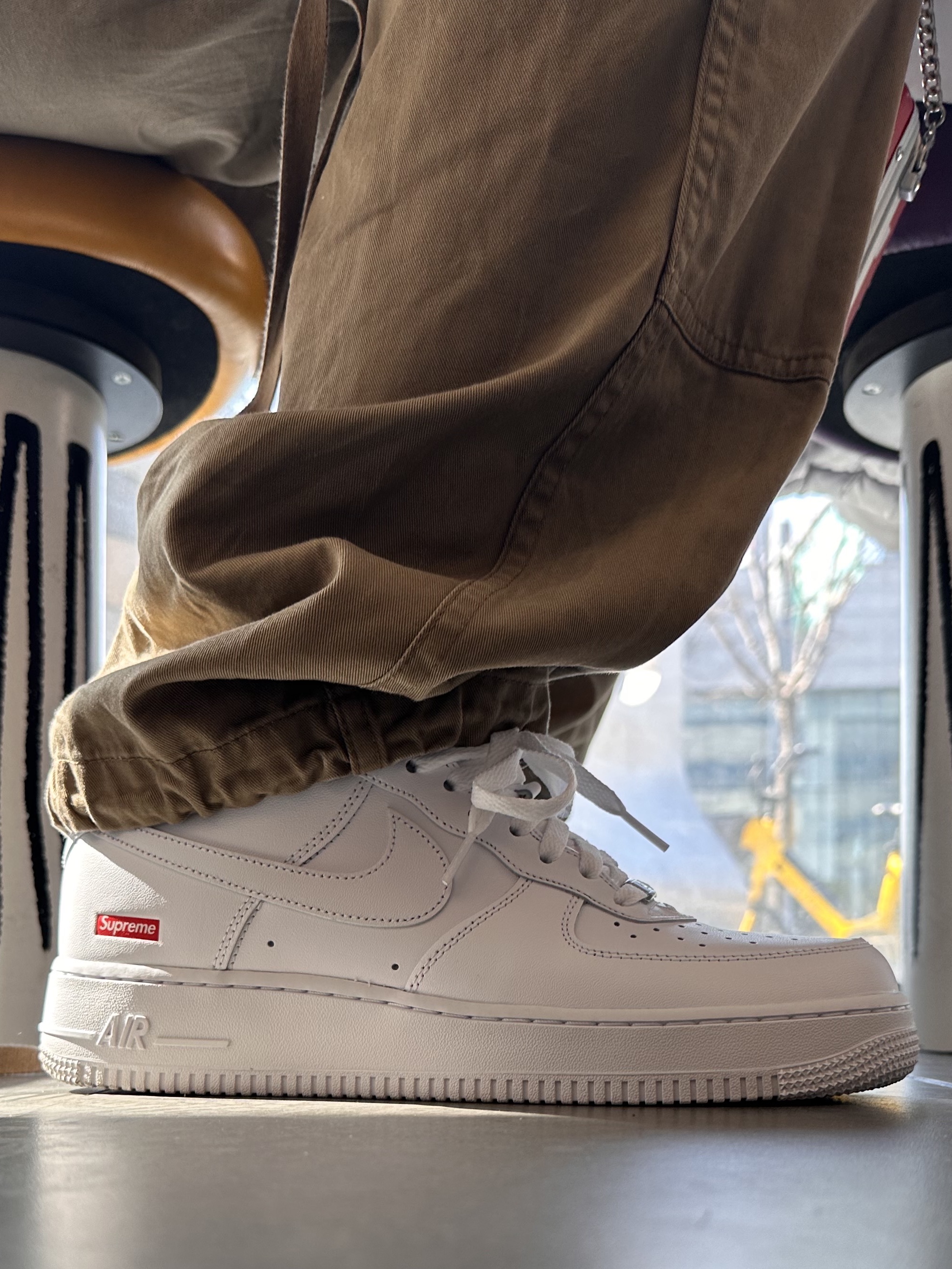 Nike x Supreme Air Force 1 Low White, Supreme x The North Face 800-Fill Half Zip Hooded Pullover Times Square - 22FW 착용 스타일 - 4