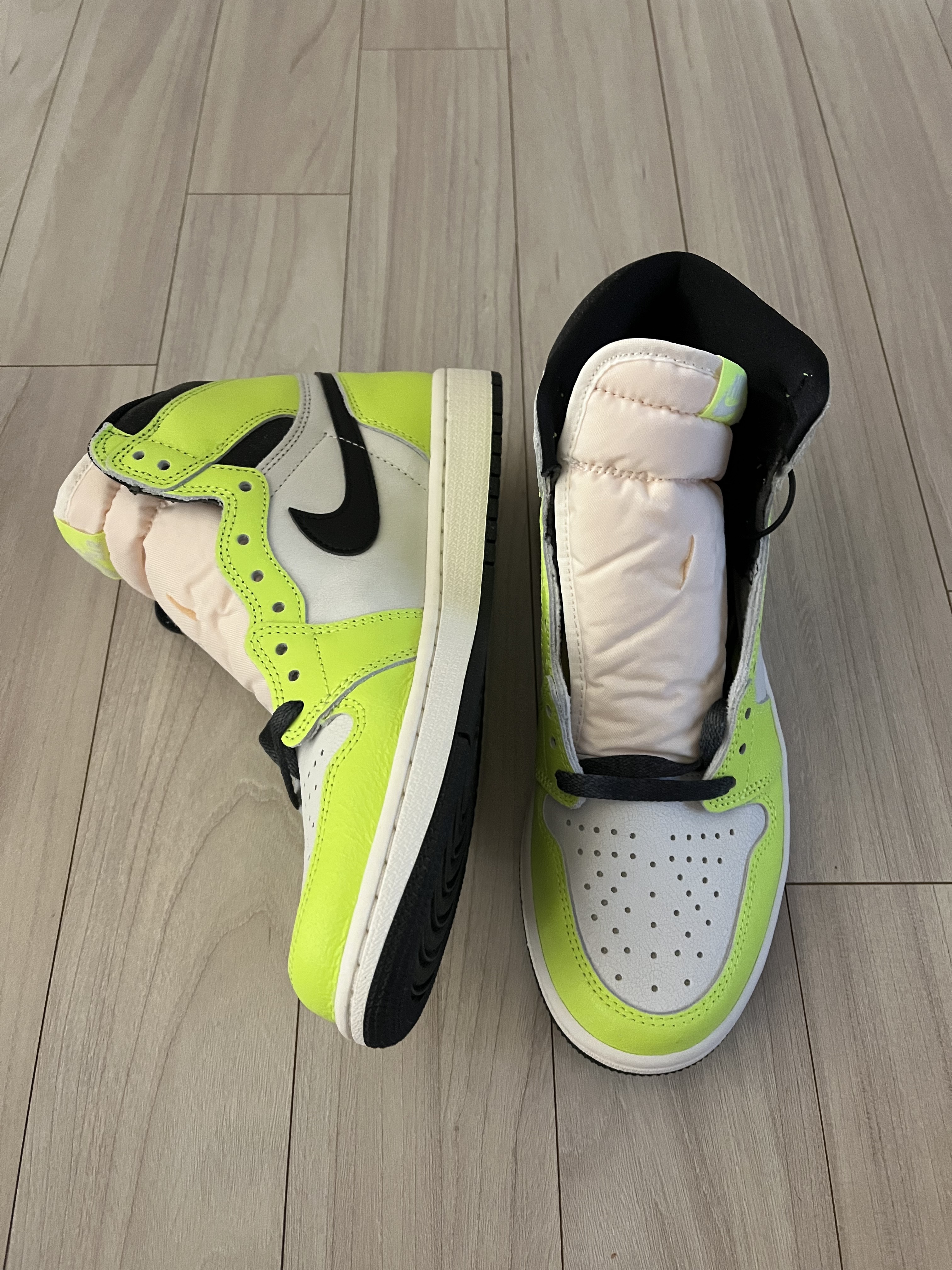 Jordan 1 Retro High OG Volt 착용 스타일 - 3
