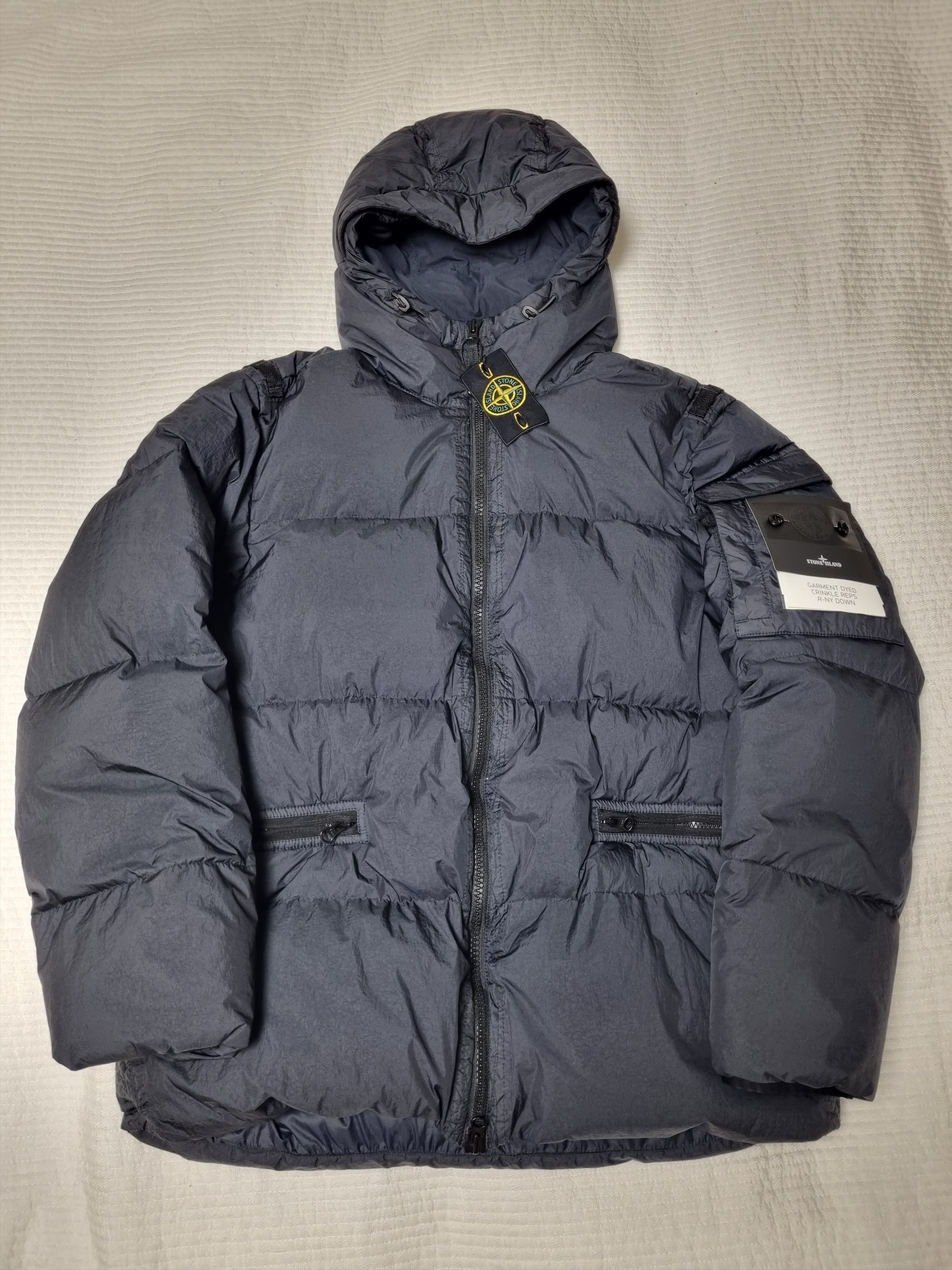 Stone Island 40223 Garment Dyed Crinkle Reps Down Jacket Black - 22FW 착용 스타일