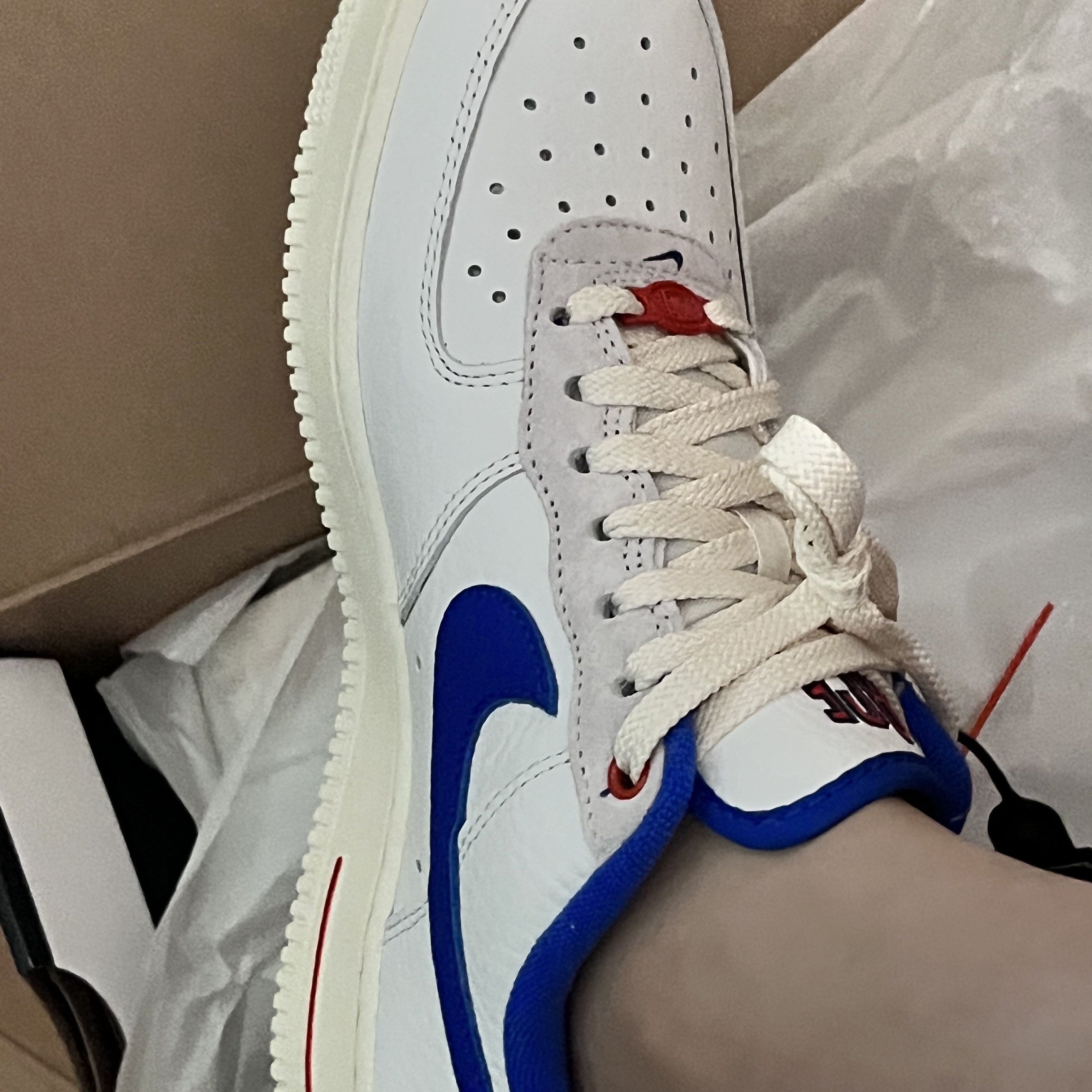 (W) Nike Air Force 1 '07 LX University Blue and Summit White 착용 스타일