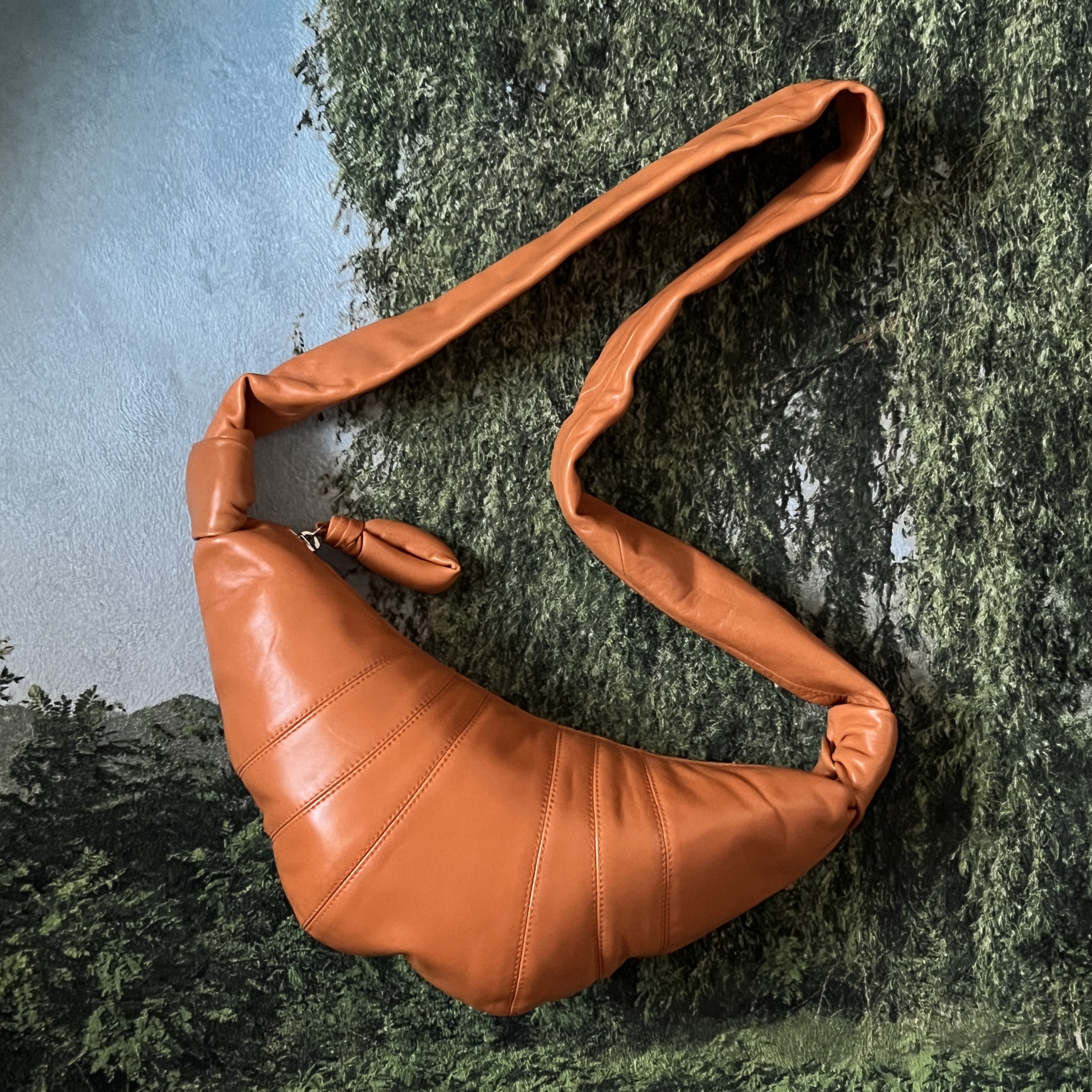 Lemaire Small Croissant Bag Soft Nappa Leather Burnt Orange 착용 스타일