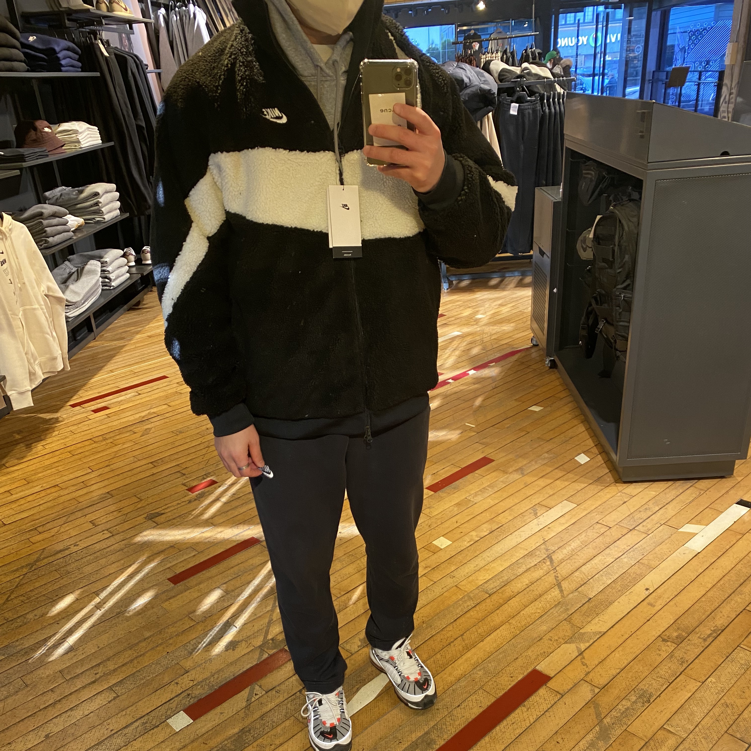 Nike Big Swoosh Full Zip Jacket Black Sail 착용 스타일