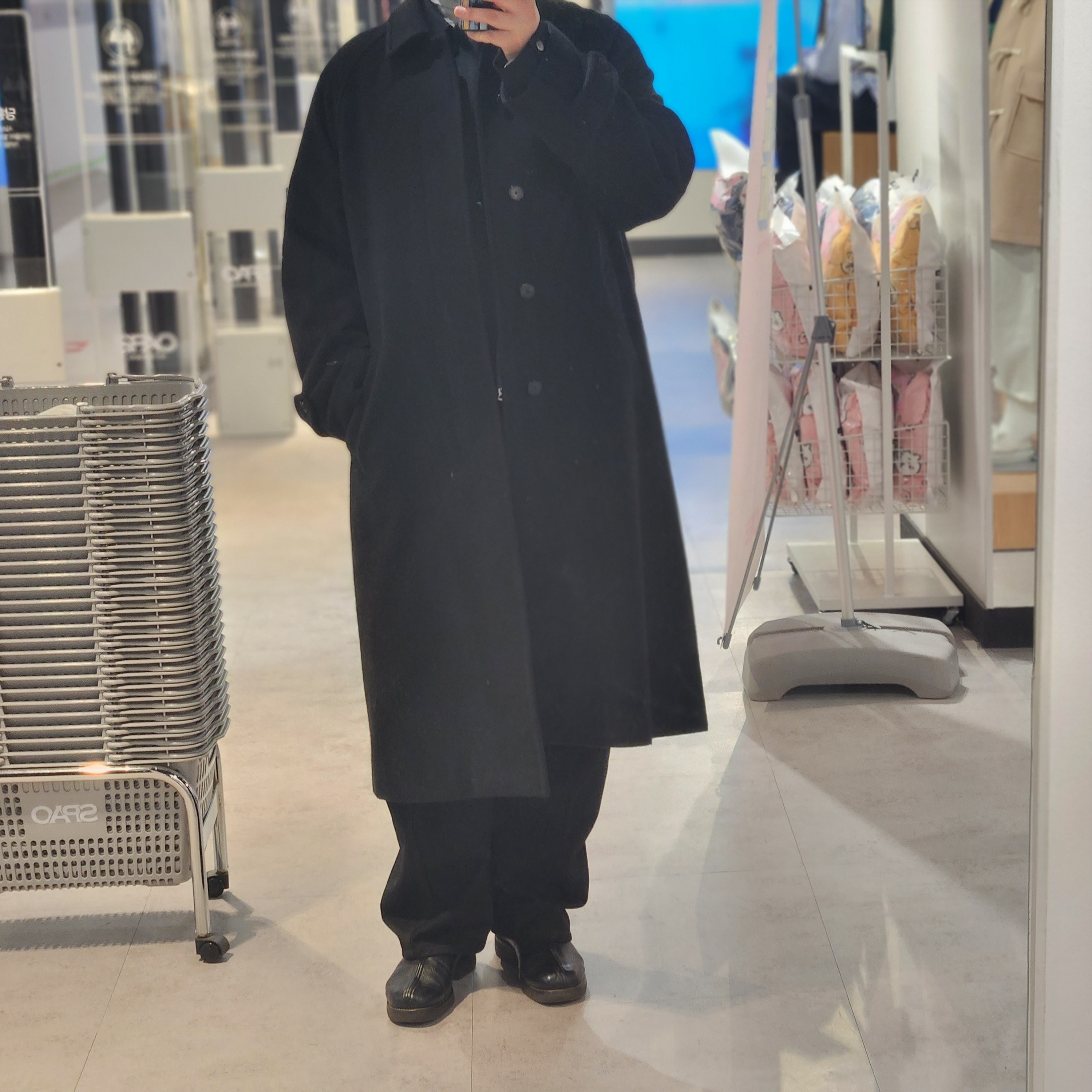 Lemaire Piped Slippers Black, Auralee Cashmere Wool Mosser Soutien Collar Coat Black - 22AW 착용 스타일