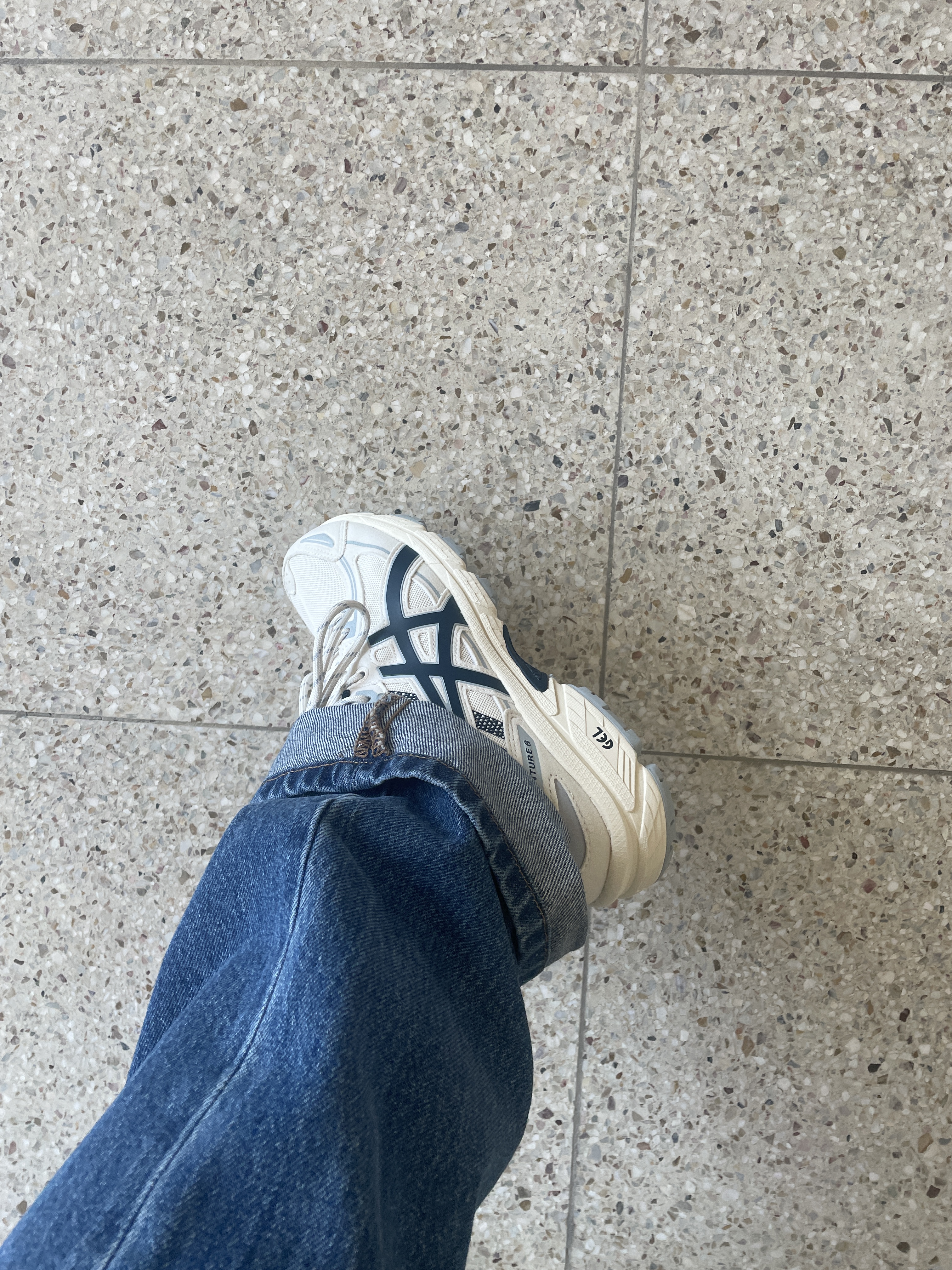 Asics Gel-Venture 6 SPS Birch French Blue 착용 스타일
